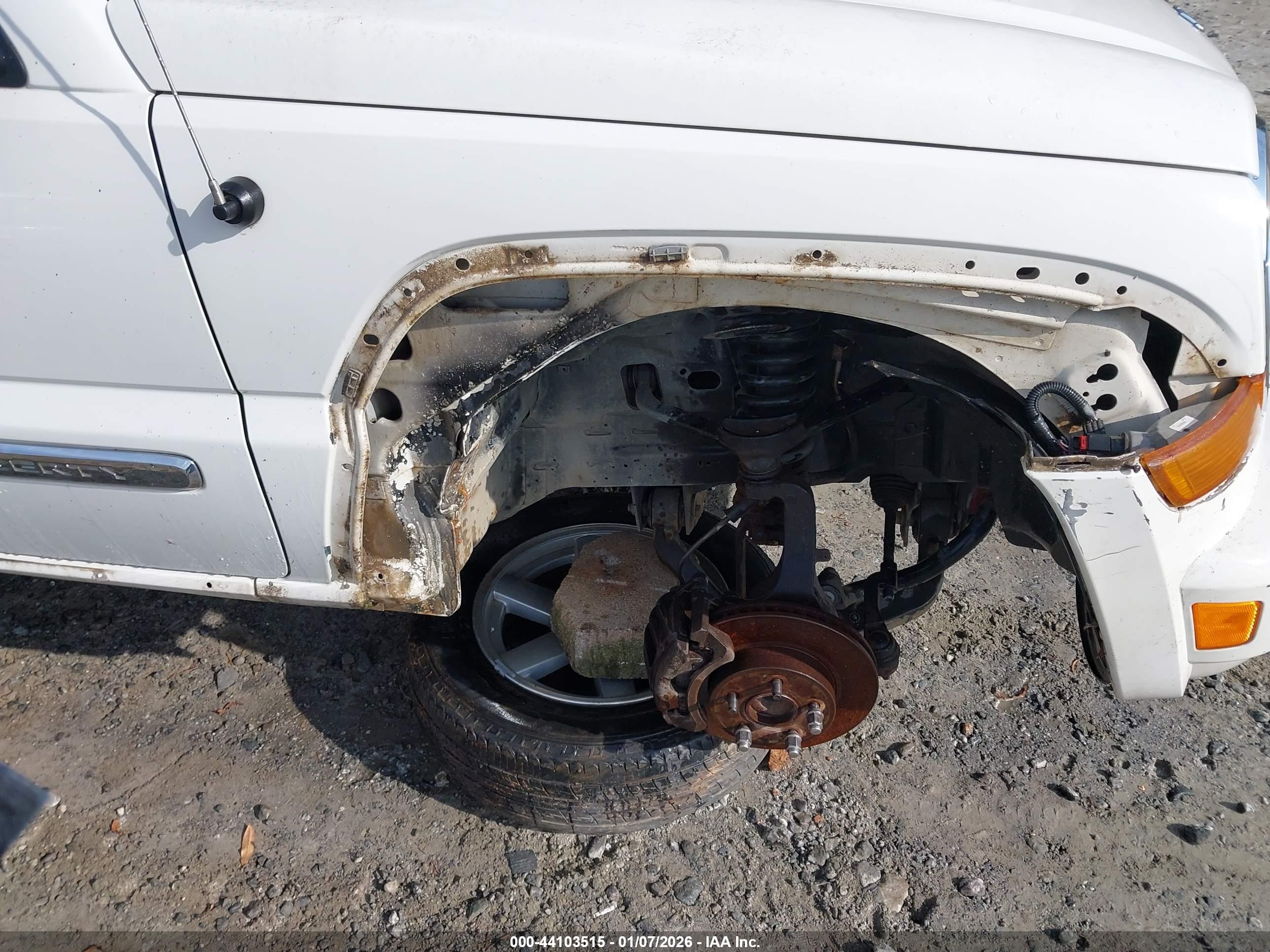 JEEP LIBERTY image 6