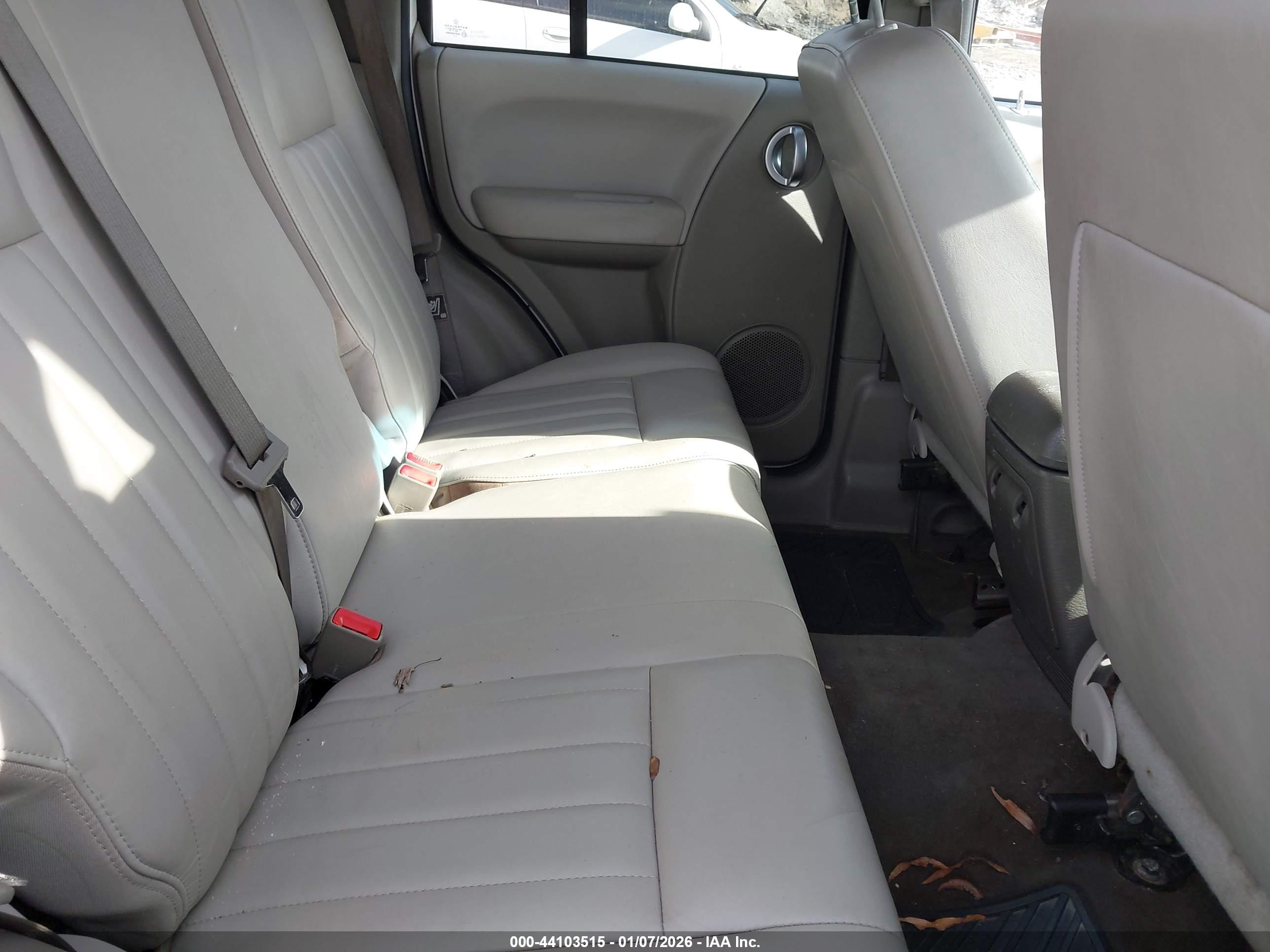 JEEP LIBERTY image 8