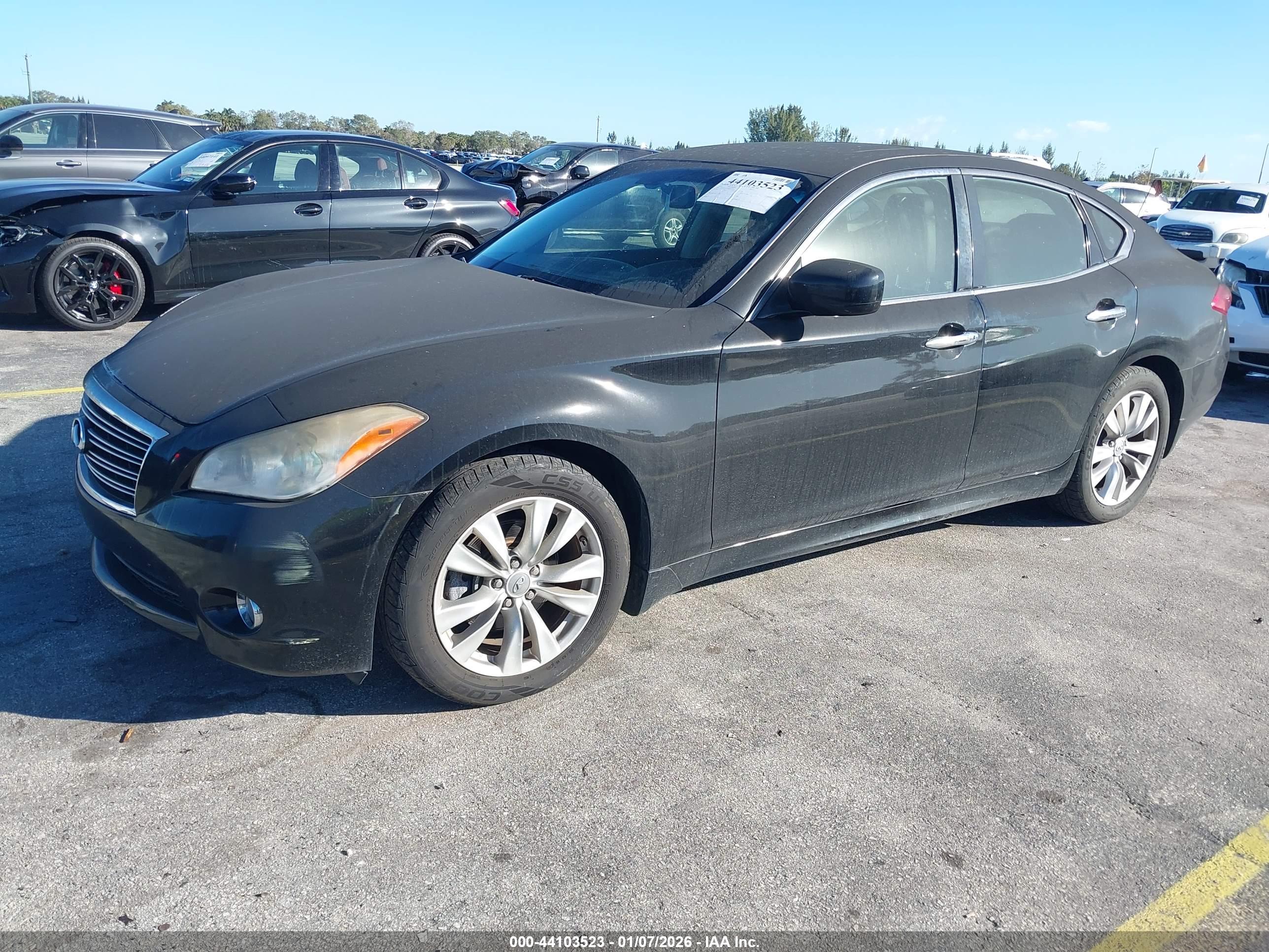 INFINITI M37 image 2