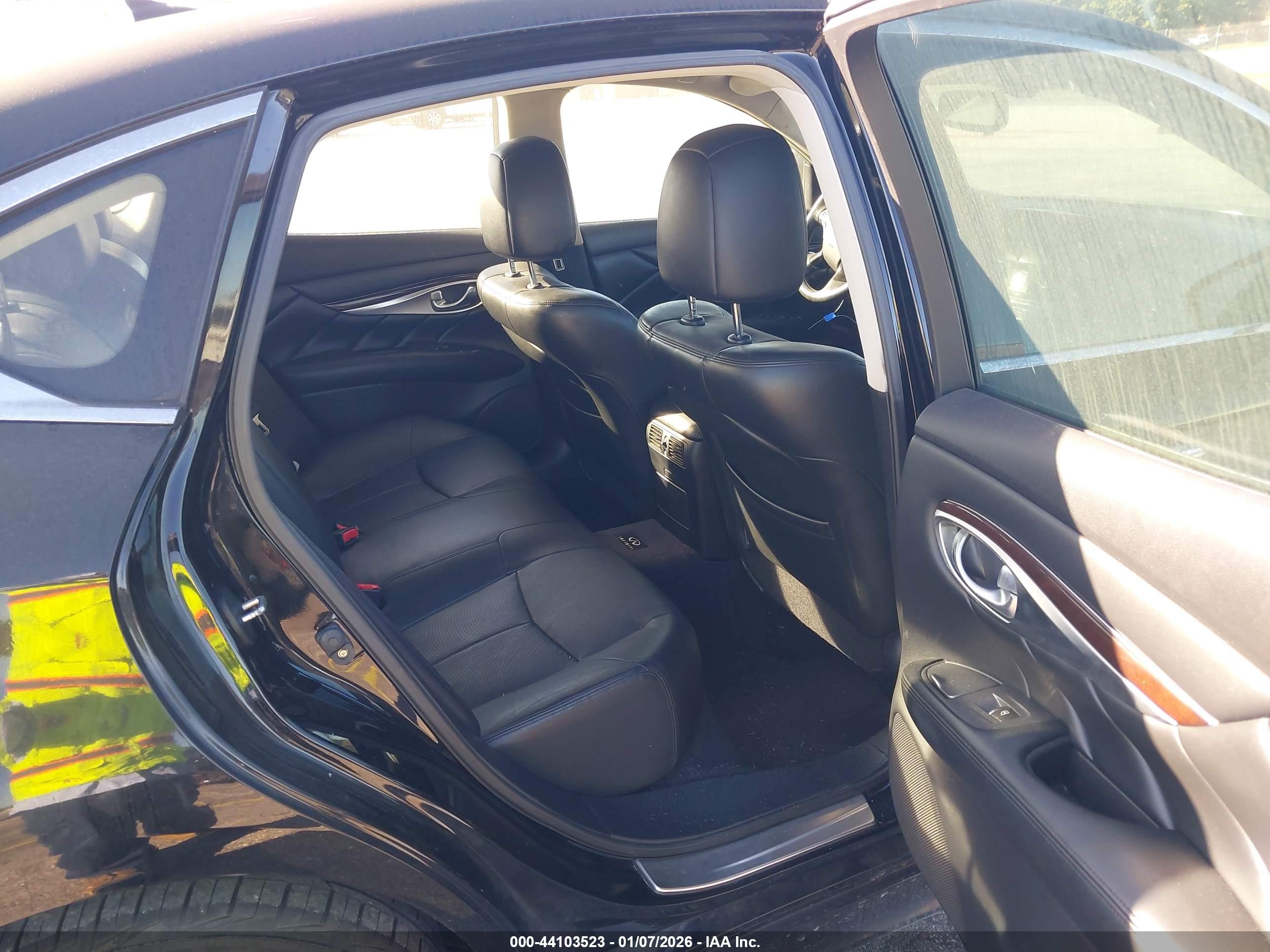 INFINITI M37 image 8