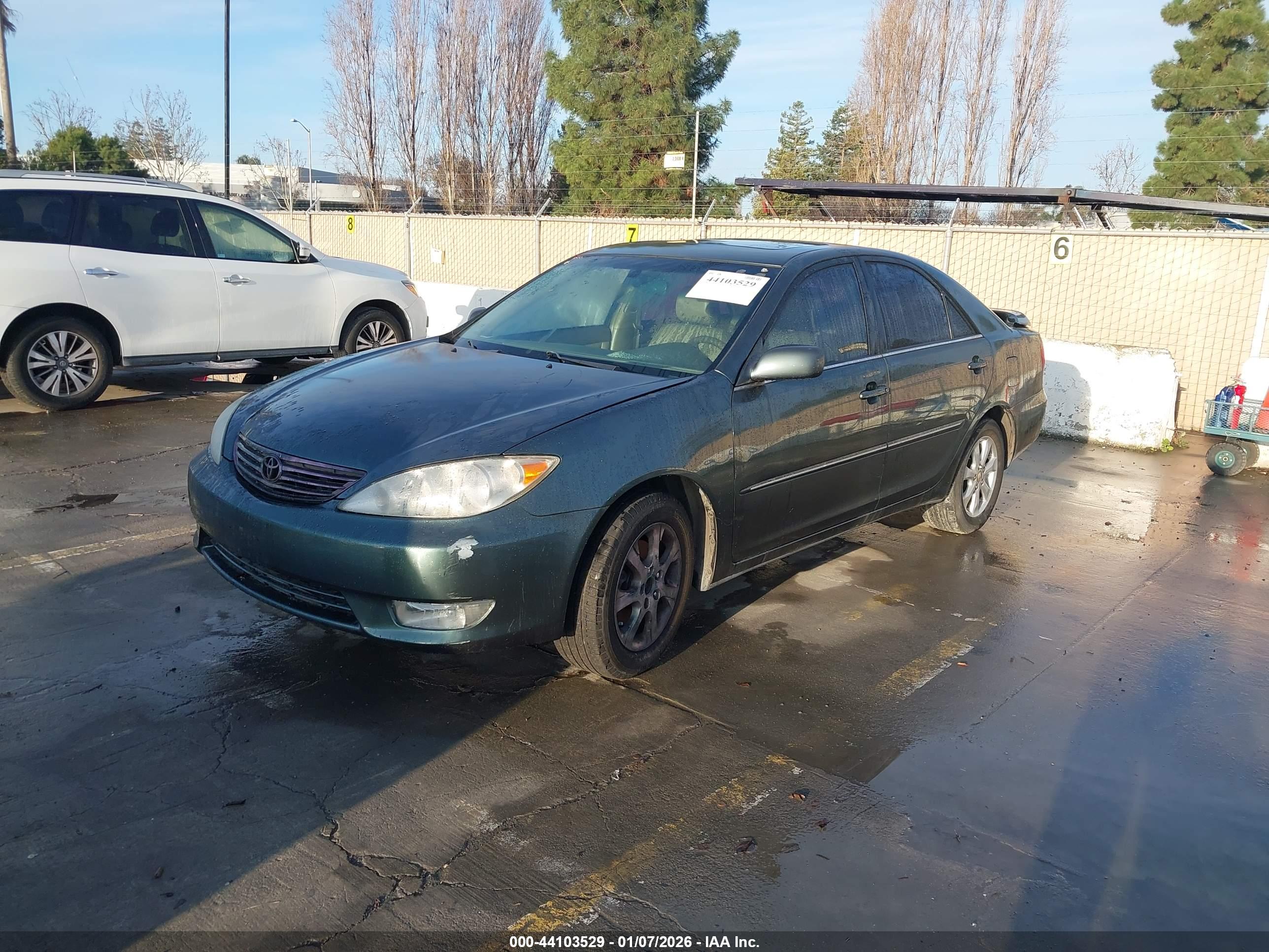 TOYOTA CAMRY image 2