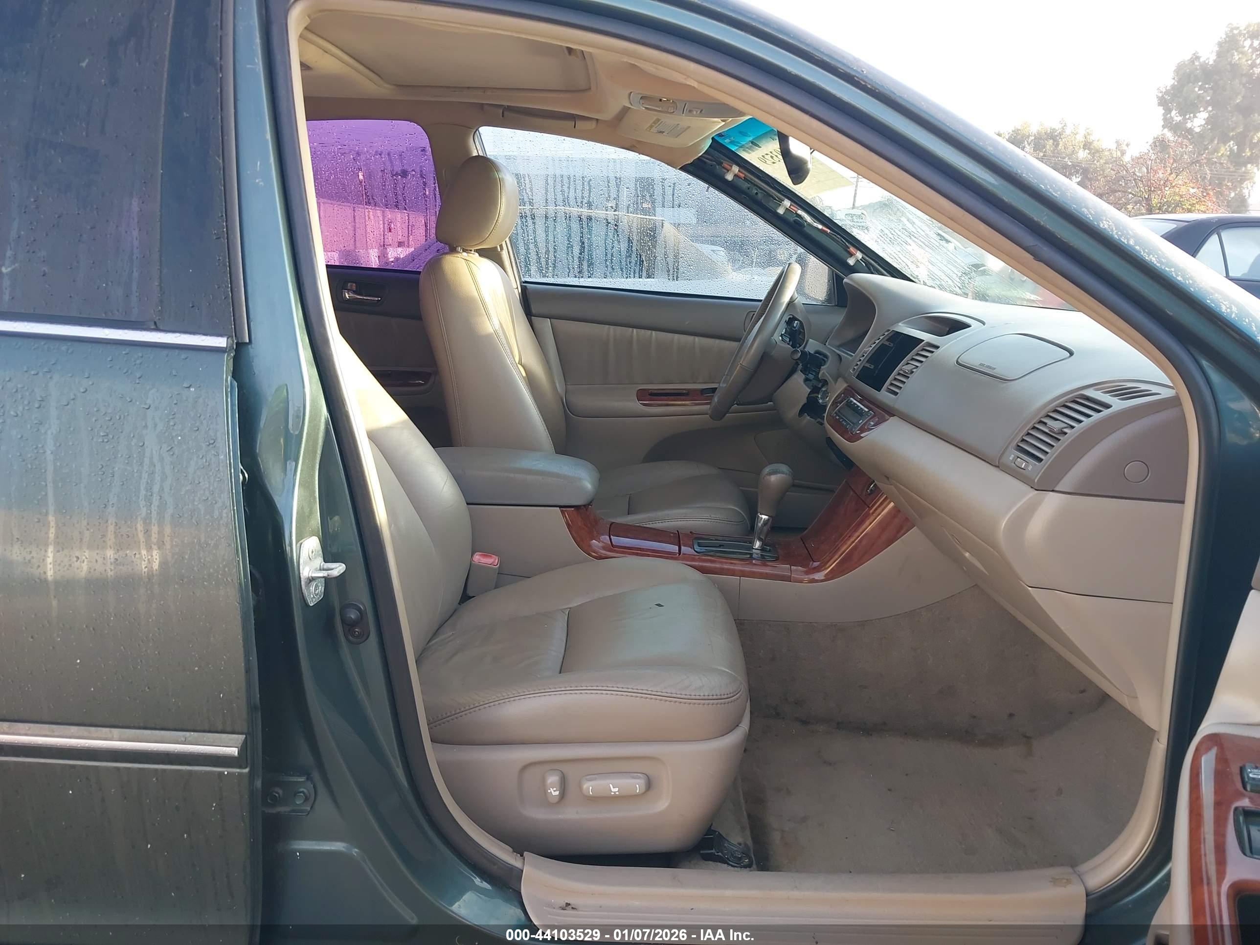 TOYOTA CAMRY image 5