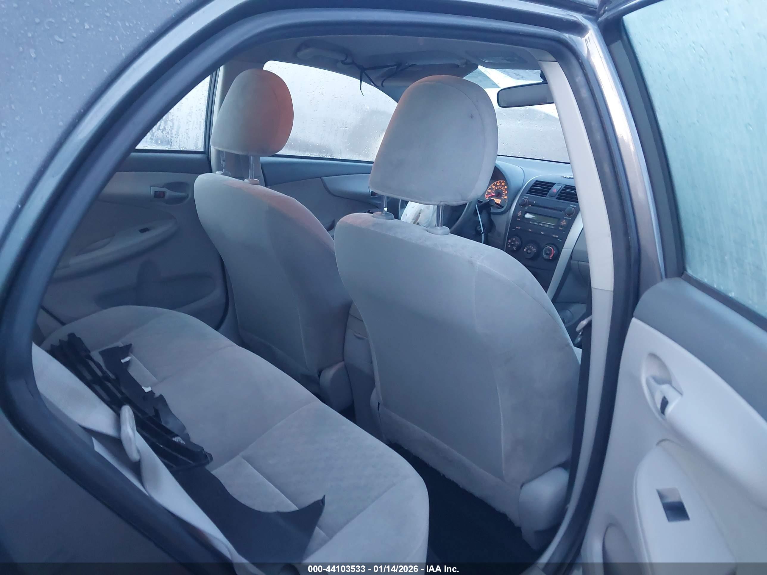 TOYOTA COROLLA image 8