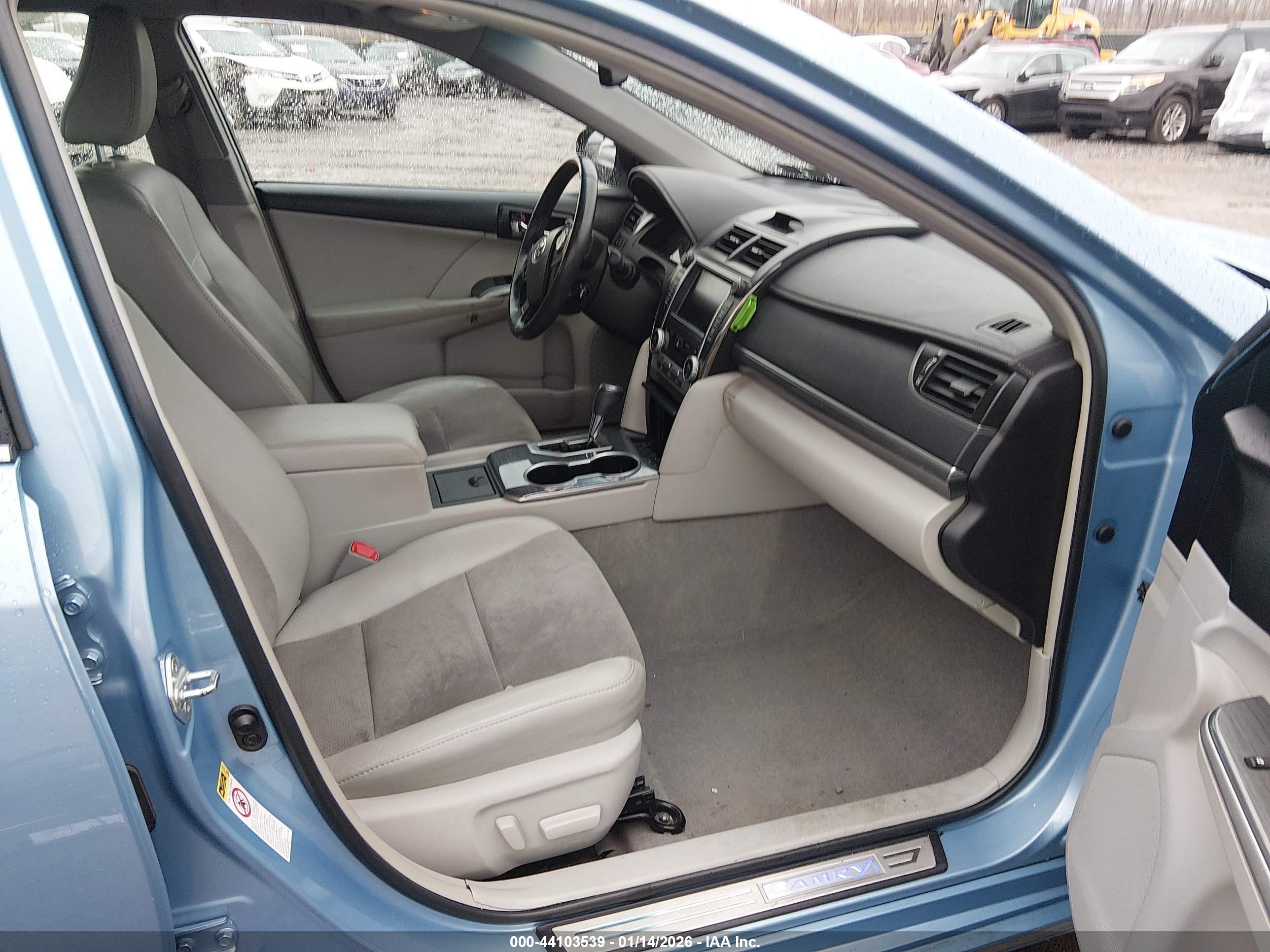 TOYOTA CAMRY image 5