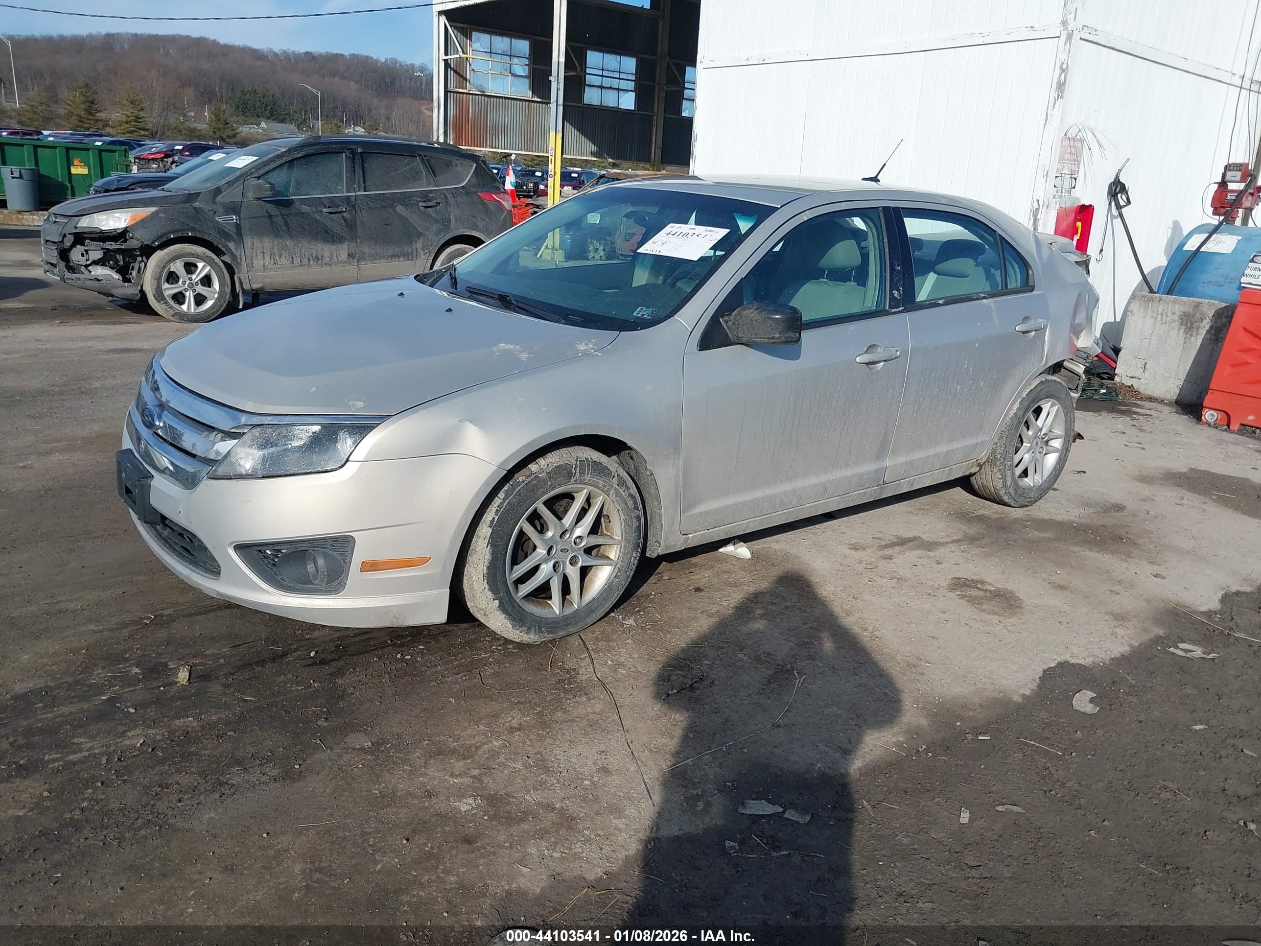 FORD FUSION image 2