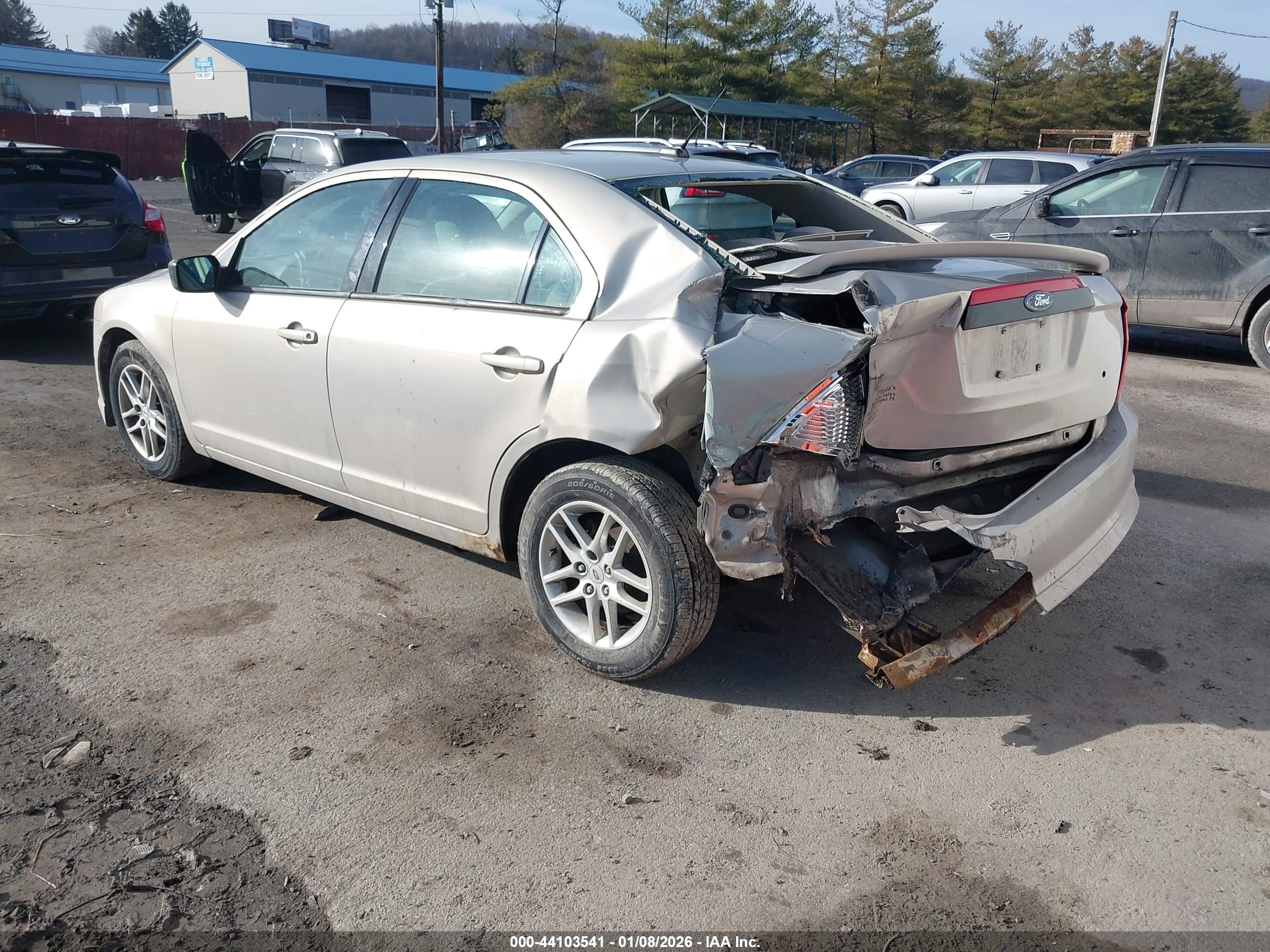 FORD FUSION image 3