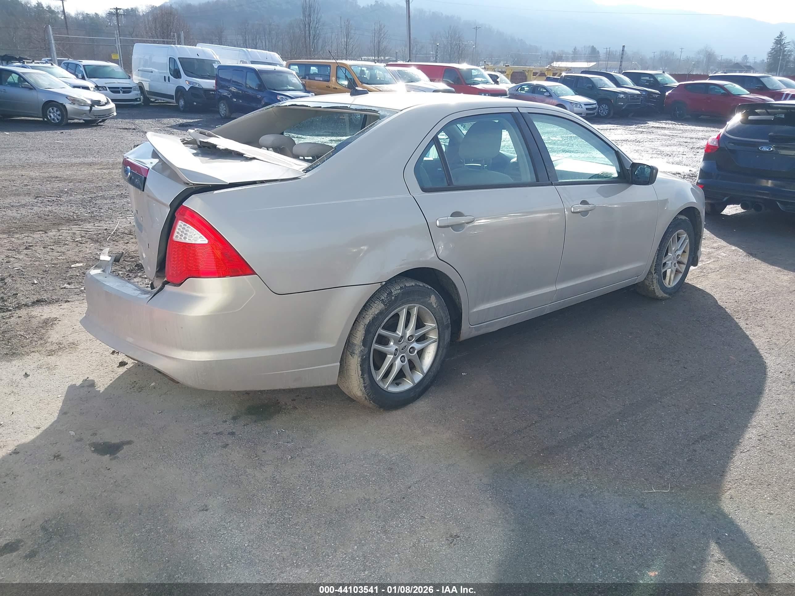 FORD FUSION image 4