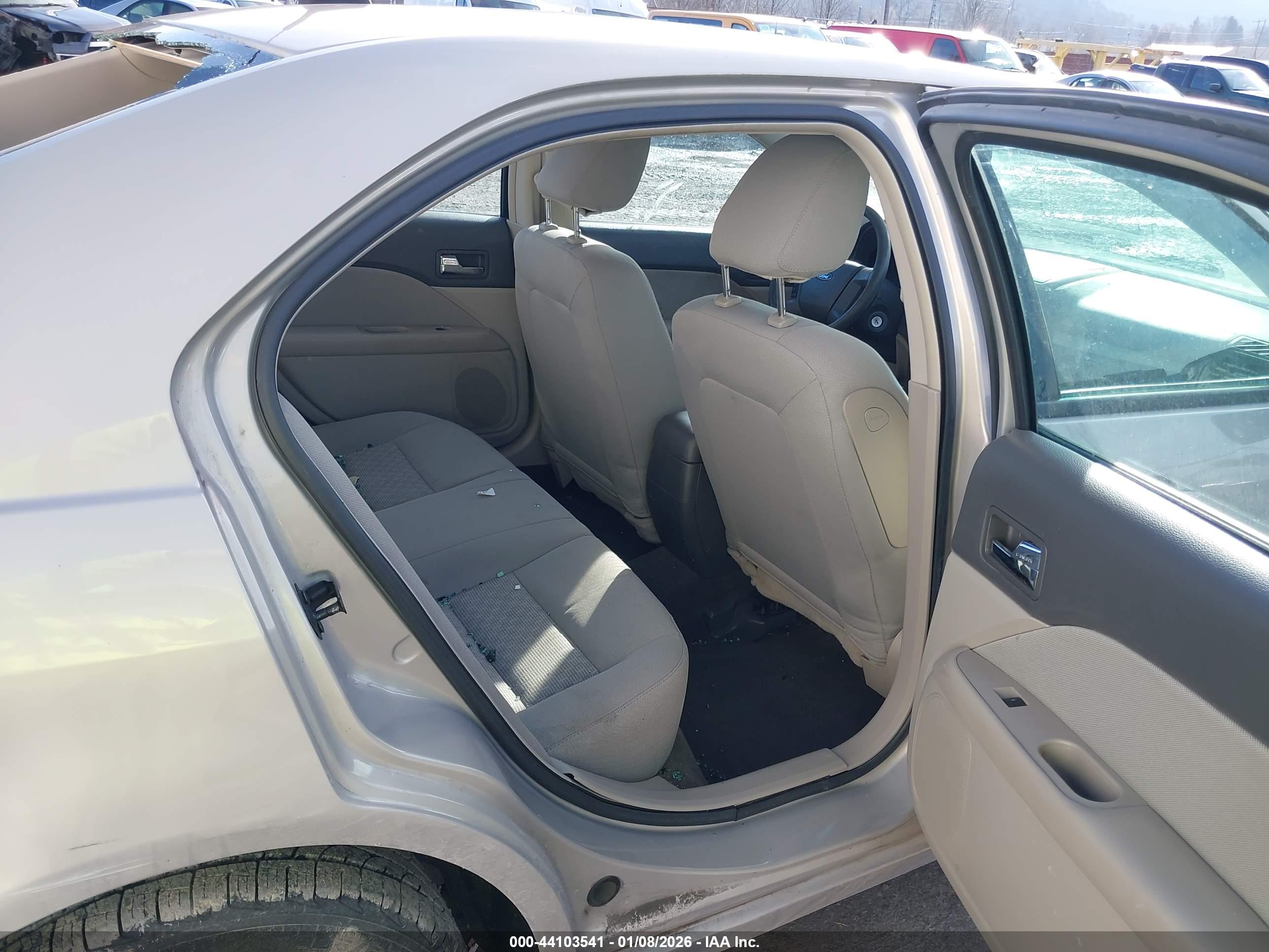 FORD FUSION image 8