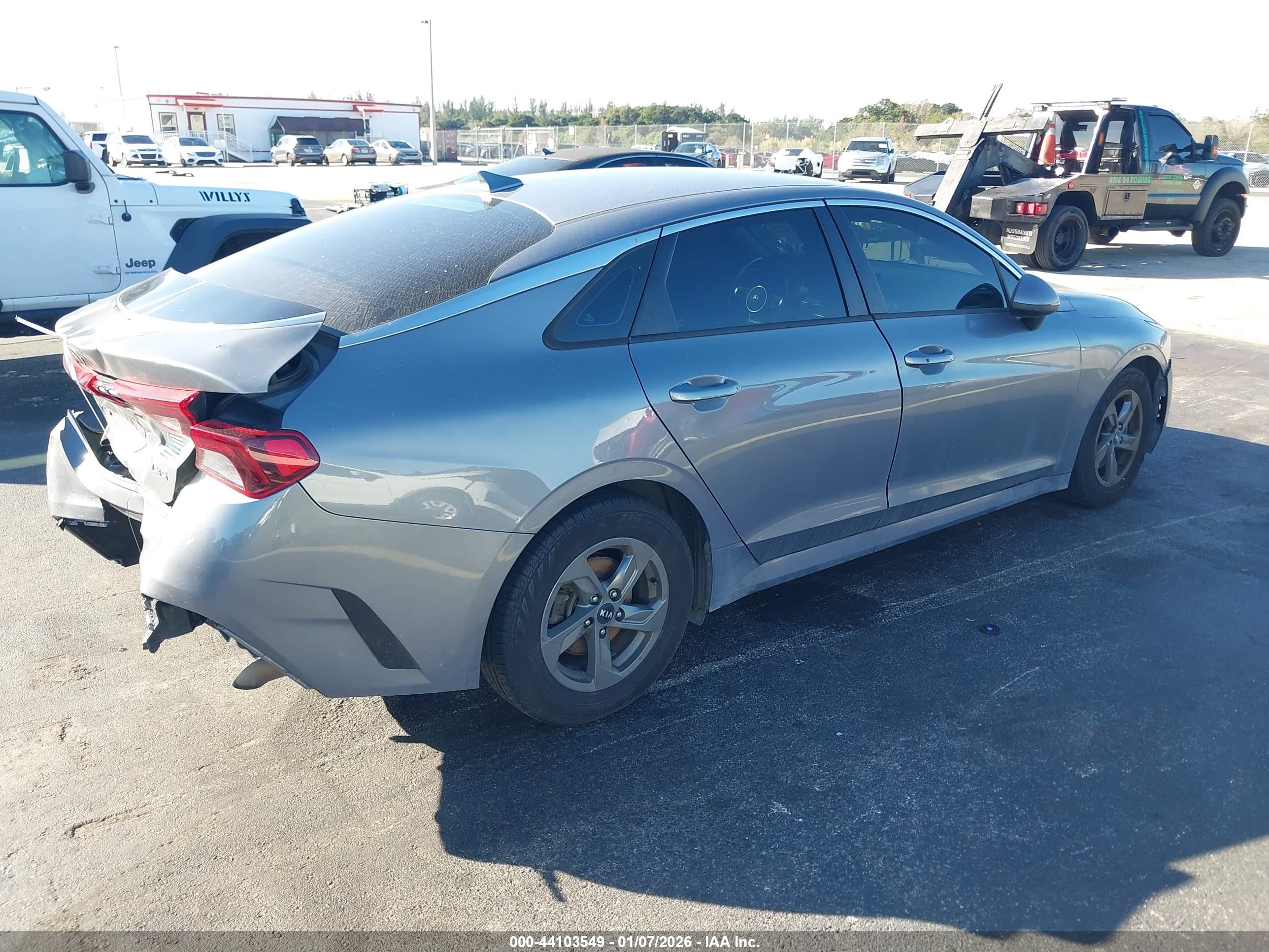 KIA K5 image 4