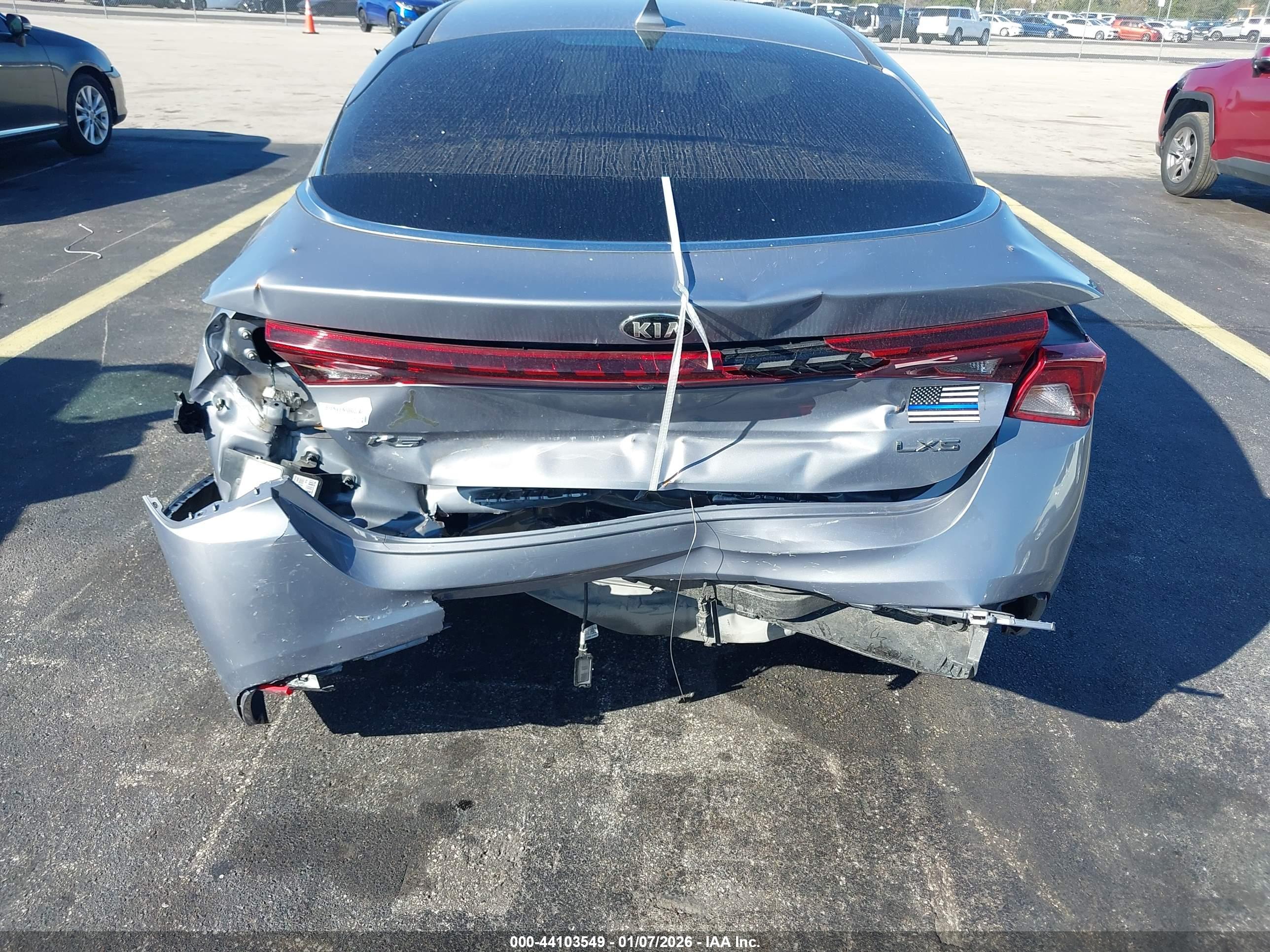 KIA K5 image 6