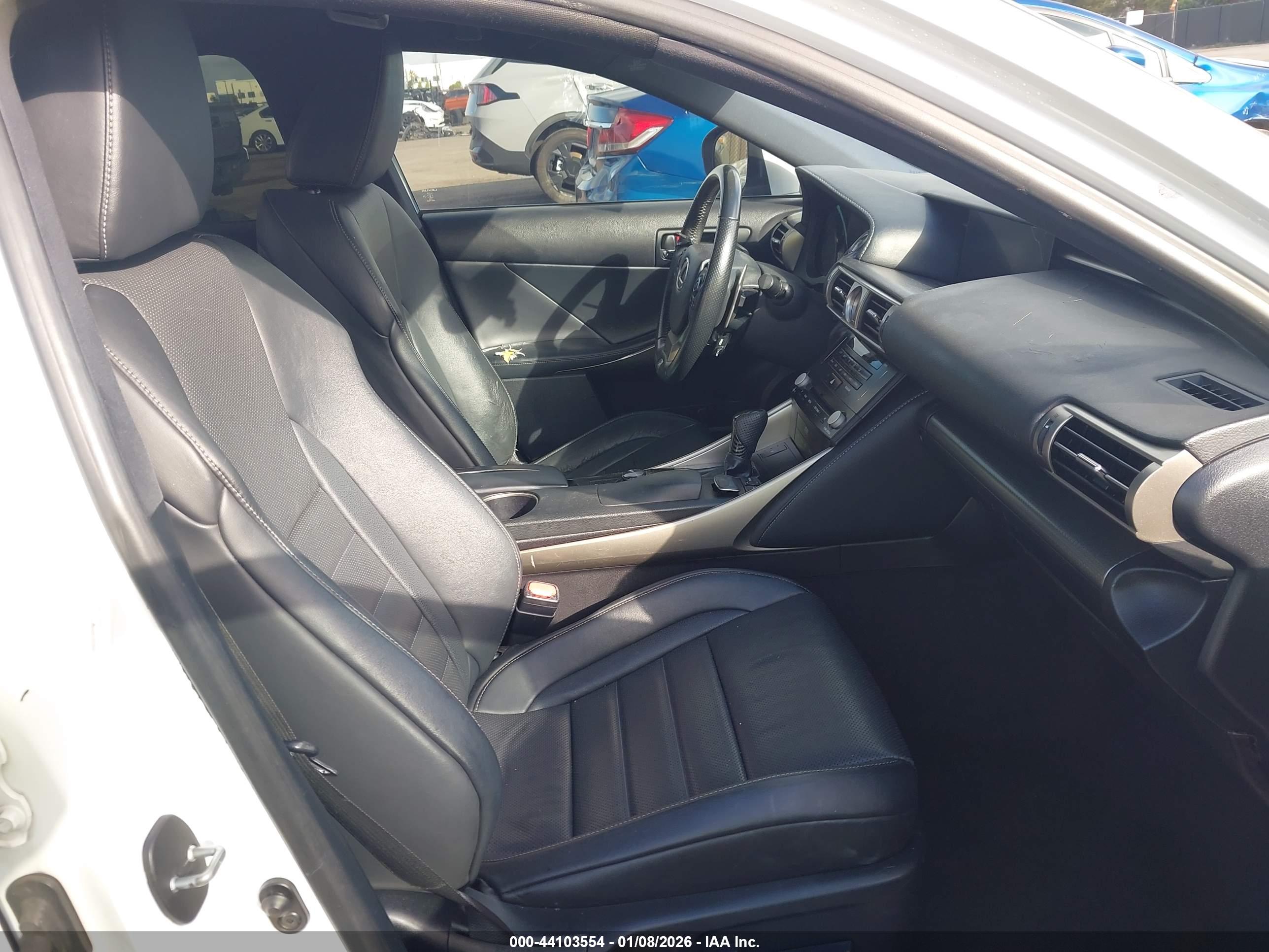LEXUS IS image 5