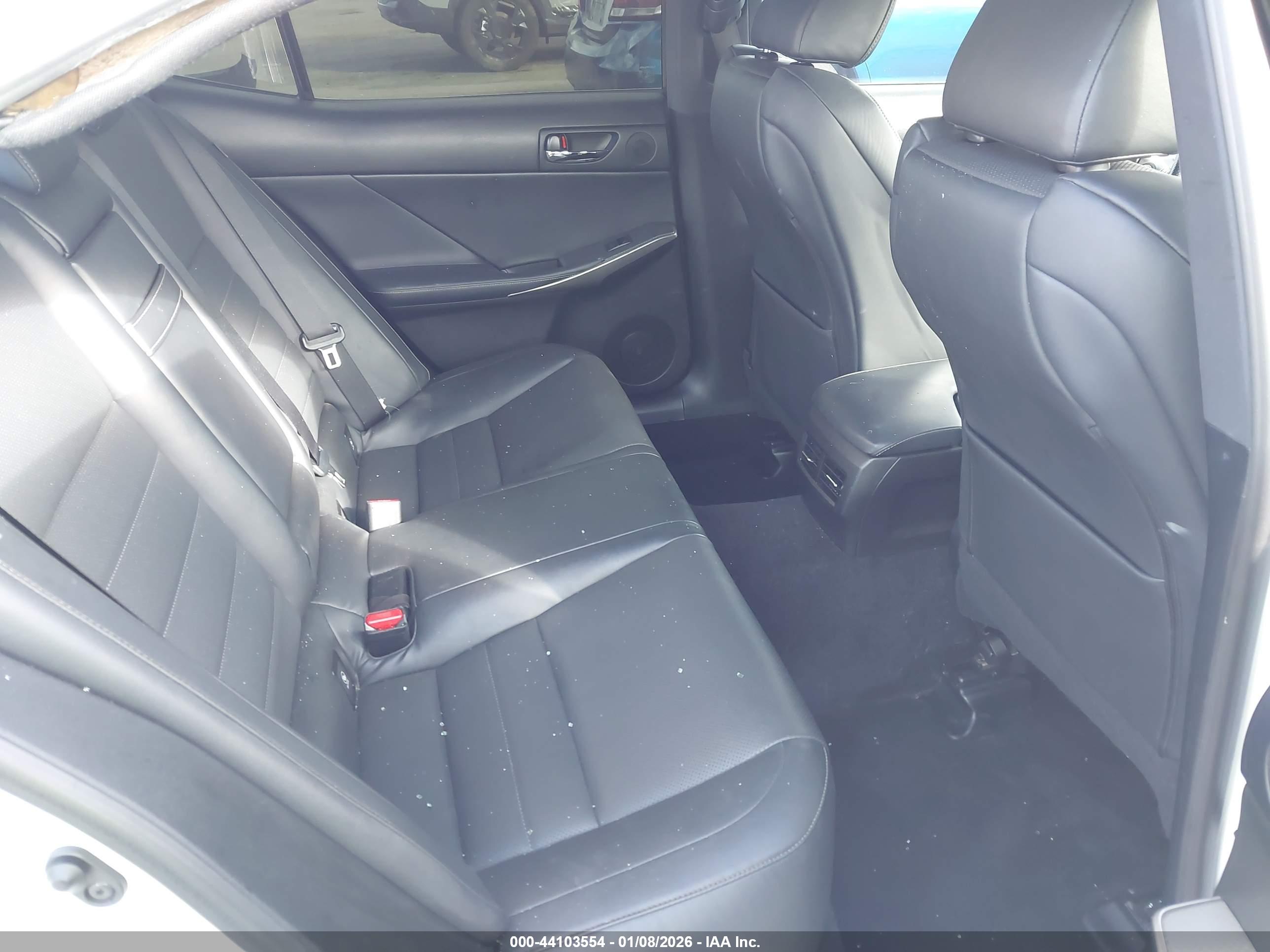 LEXUS IS image 8