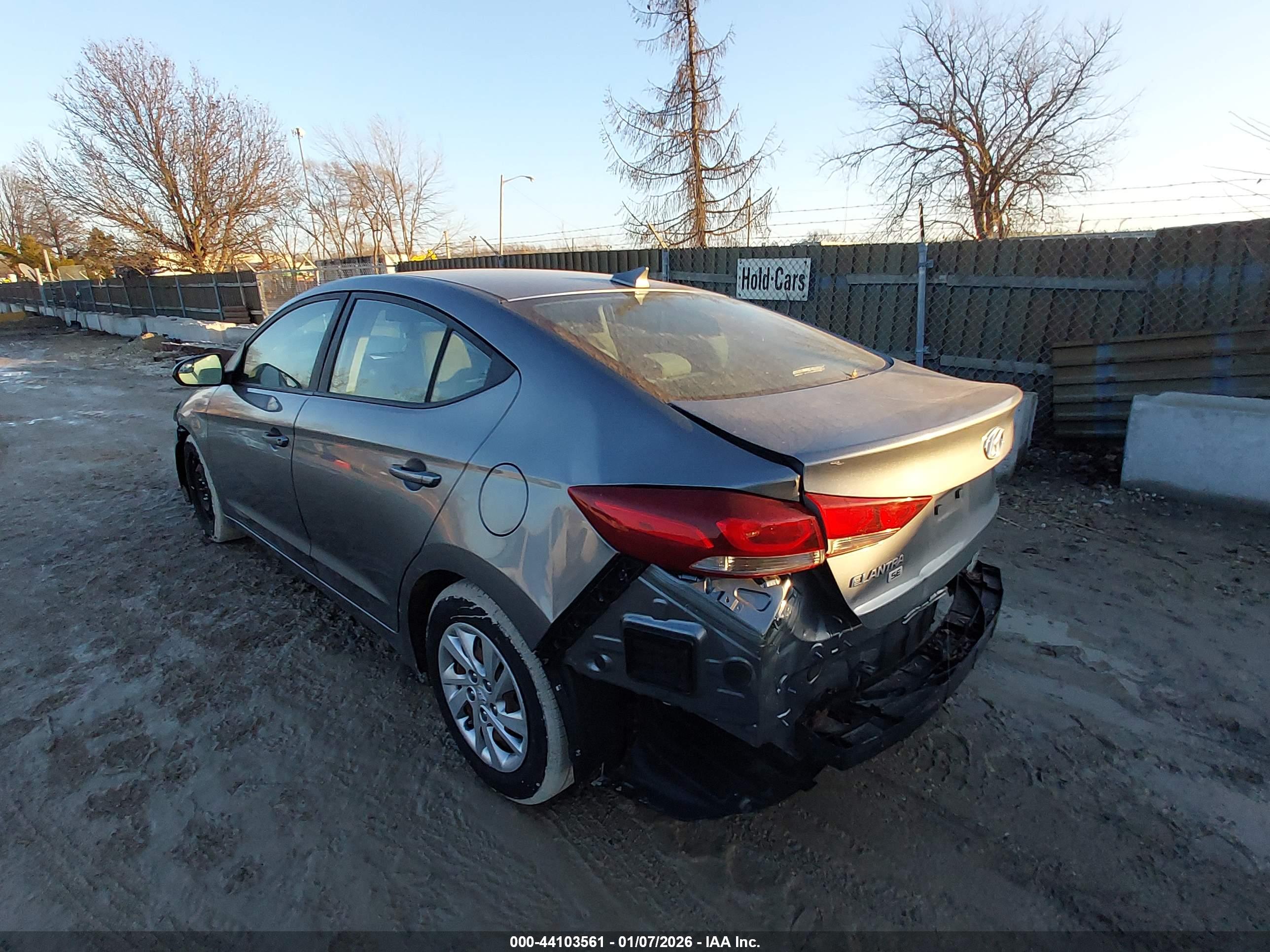 HYUNDAI ELANTRA image 3
