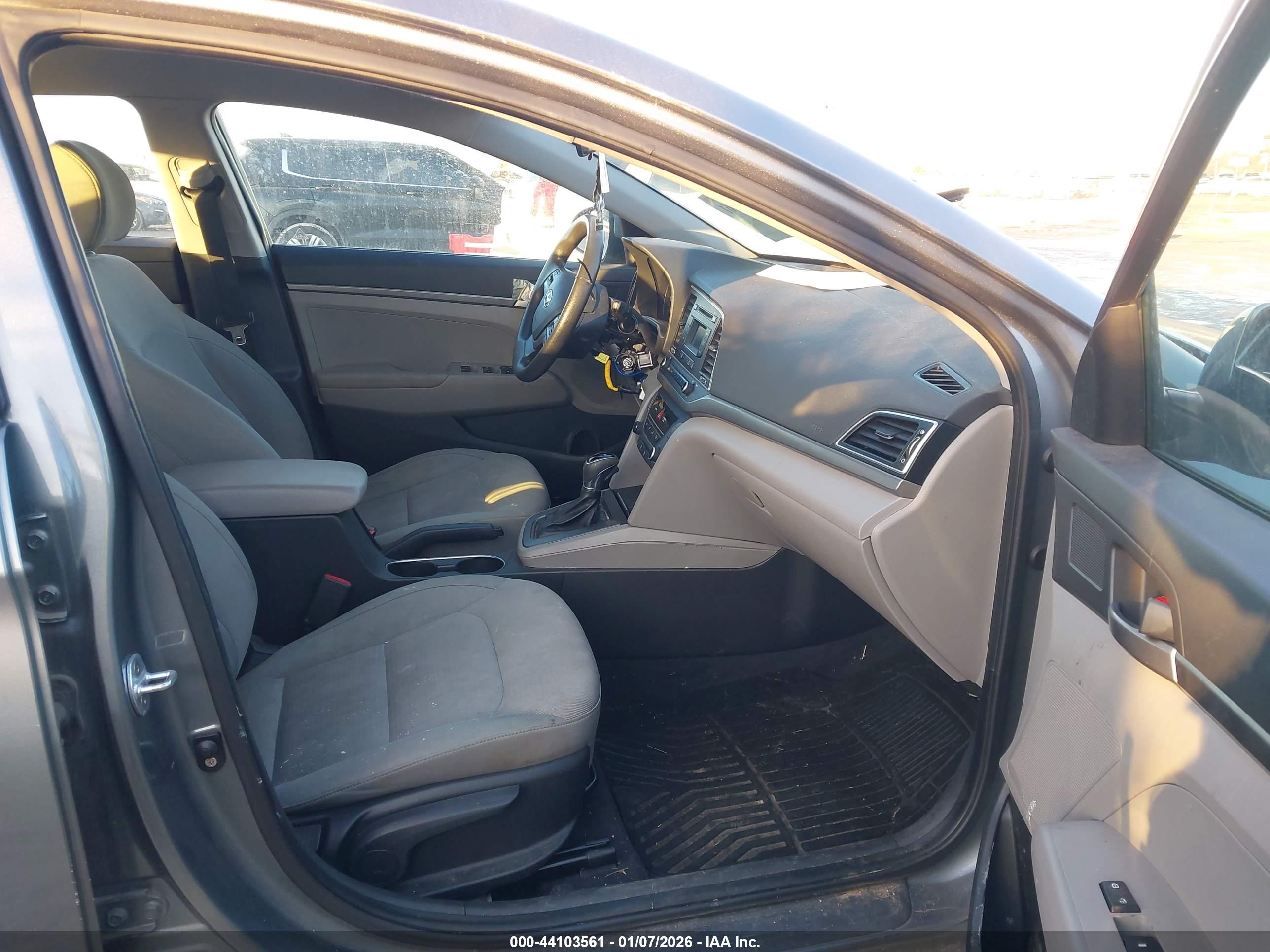 HYUNDAI ELANTRA image 5