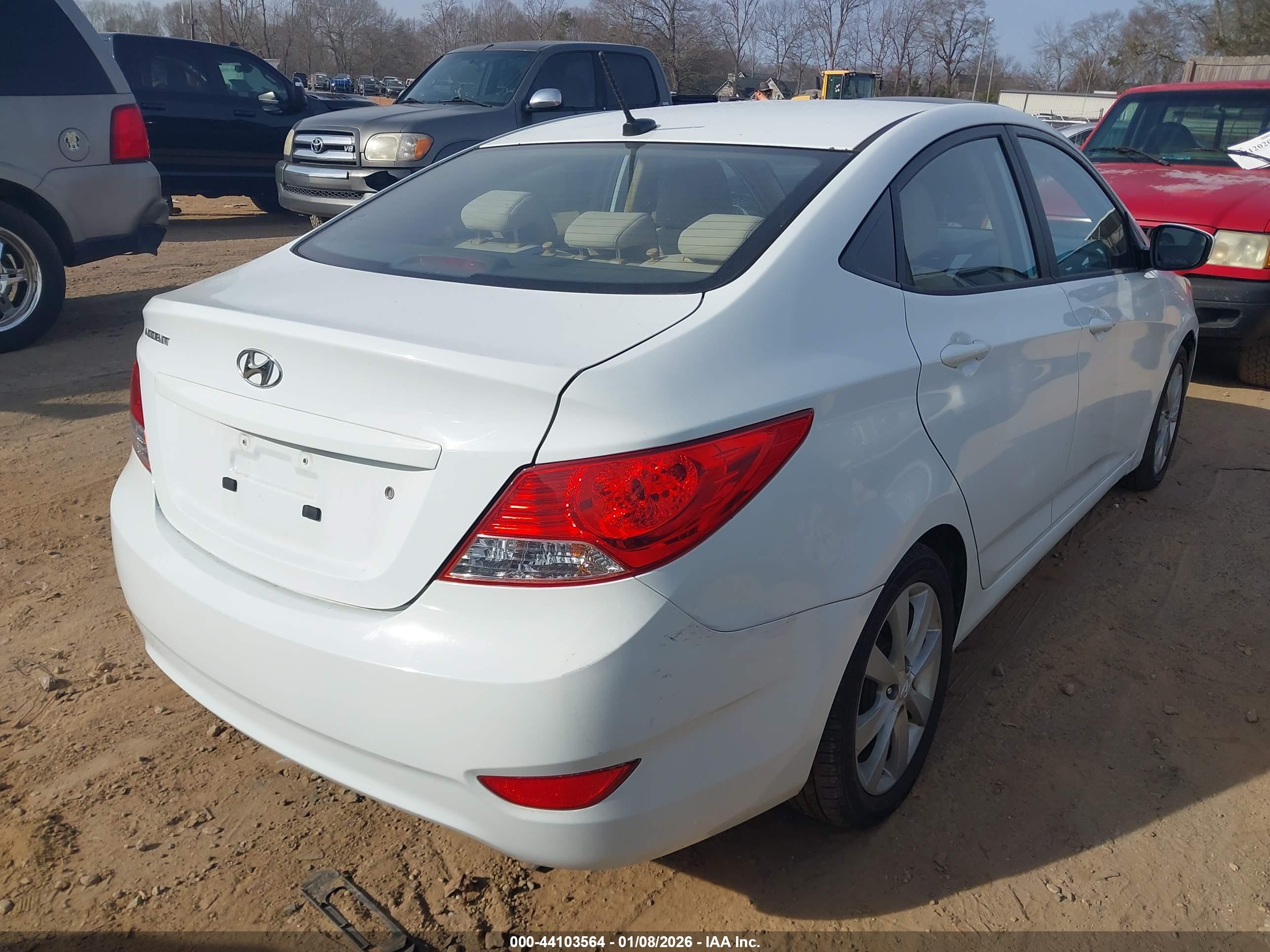 HYUNDAI ACCENT image 4