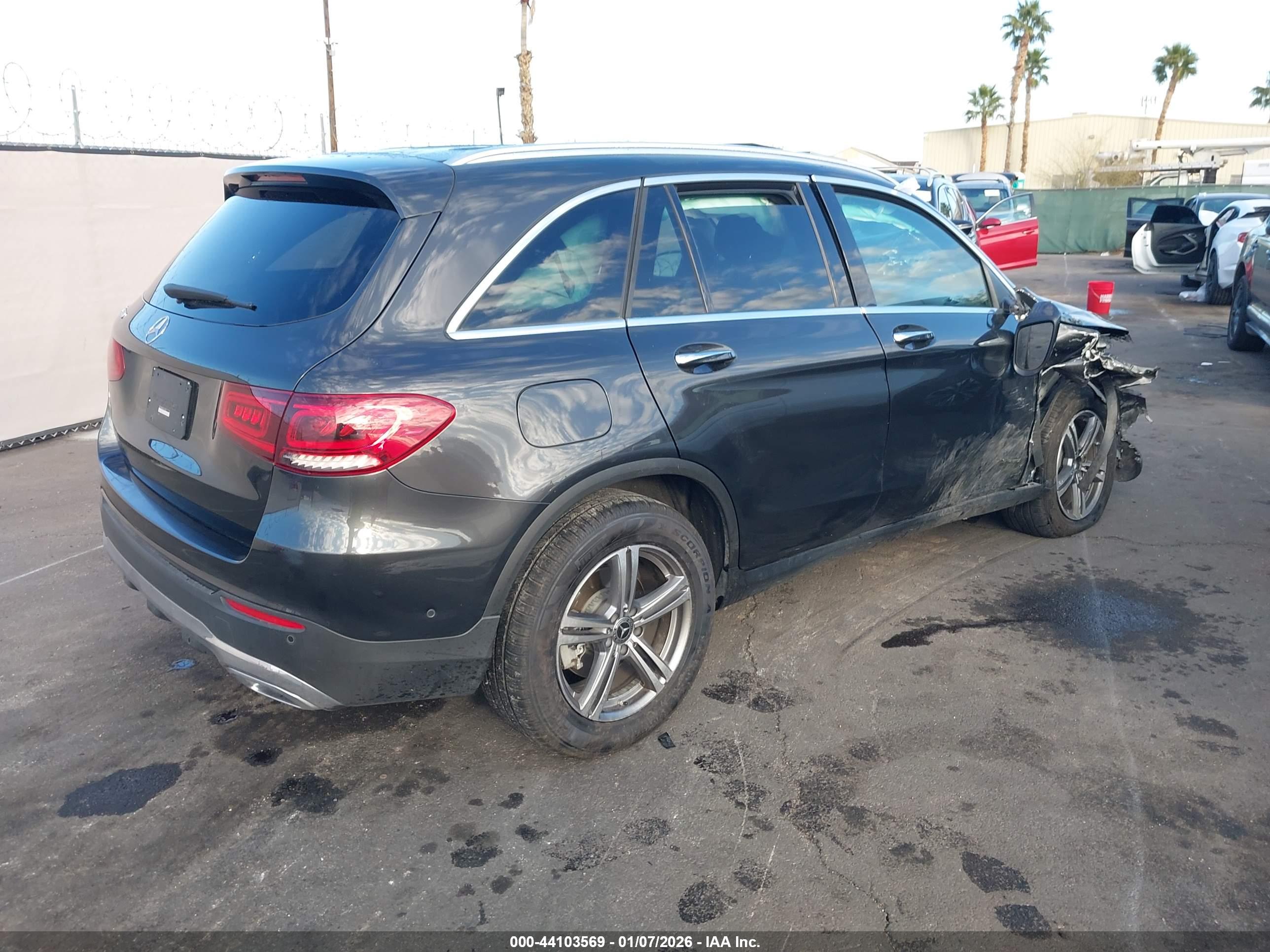 MERCEDES-BENZ GLC image 4