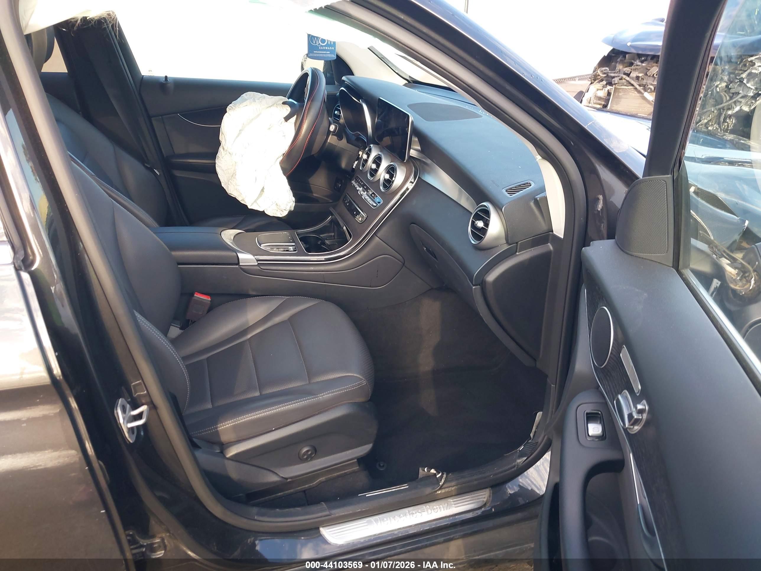 MERCEDES-BENZ GLC image 5