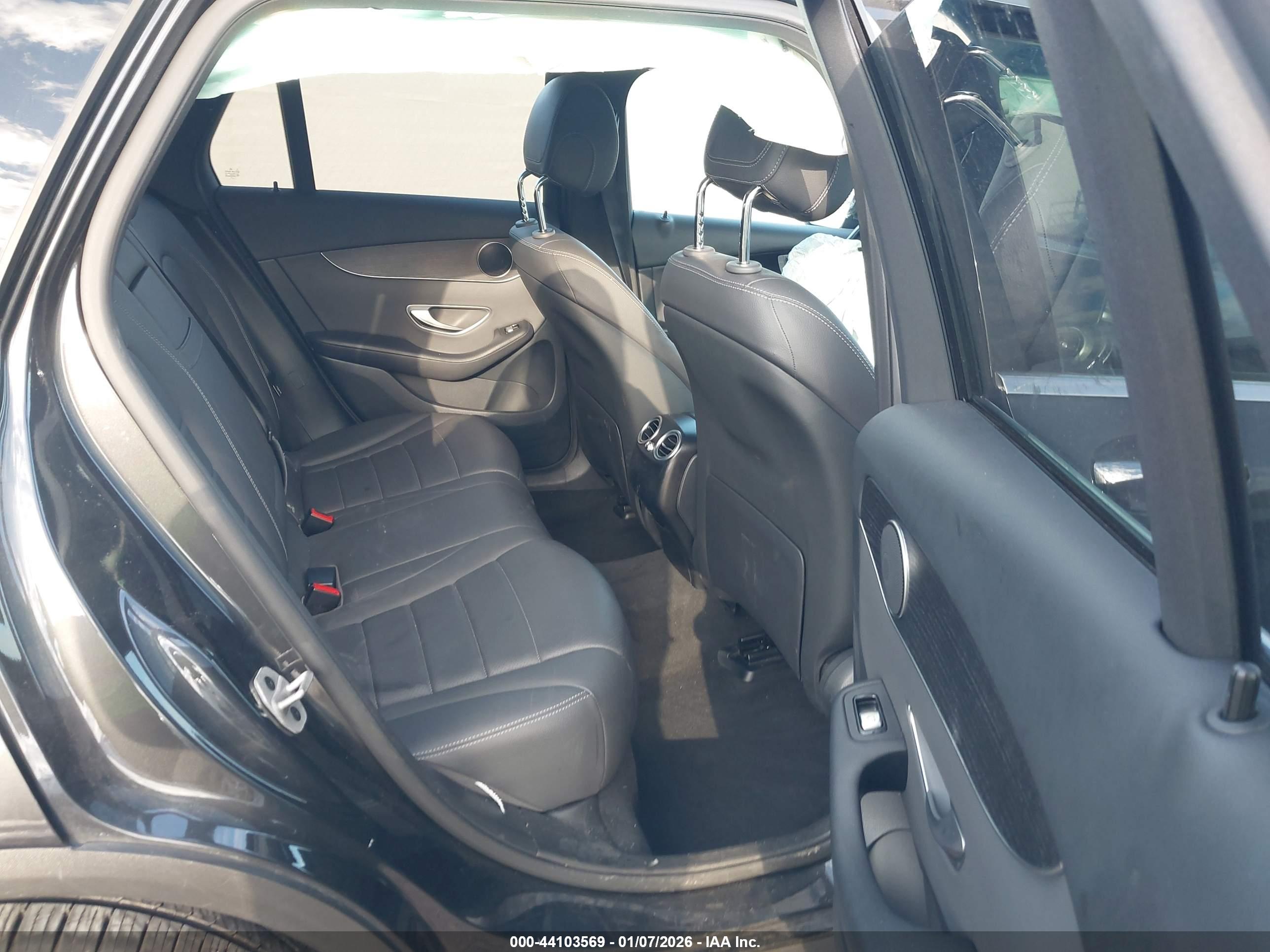 MERCEDES-BENZ GLC image 8