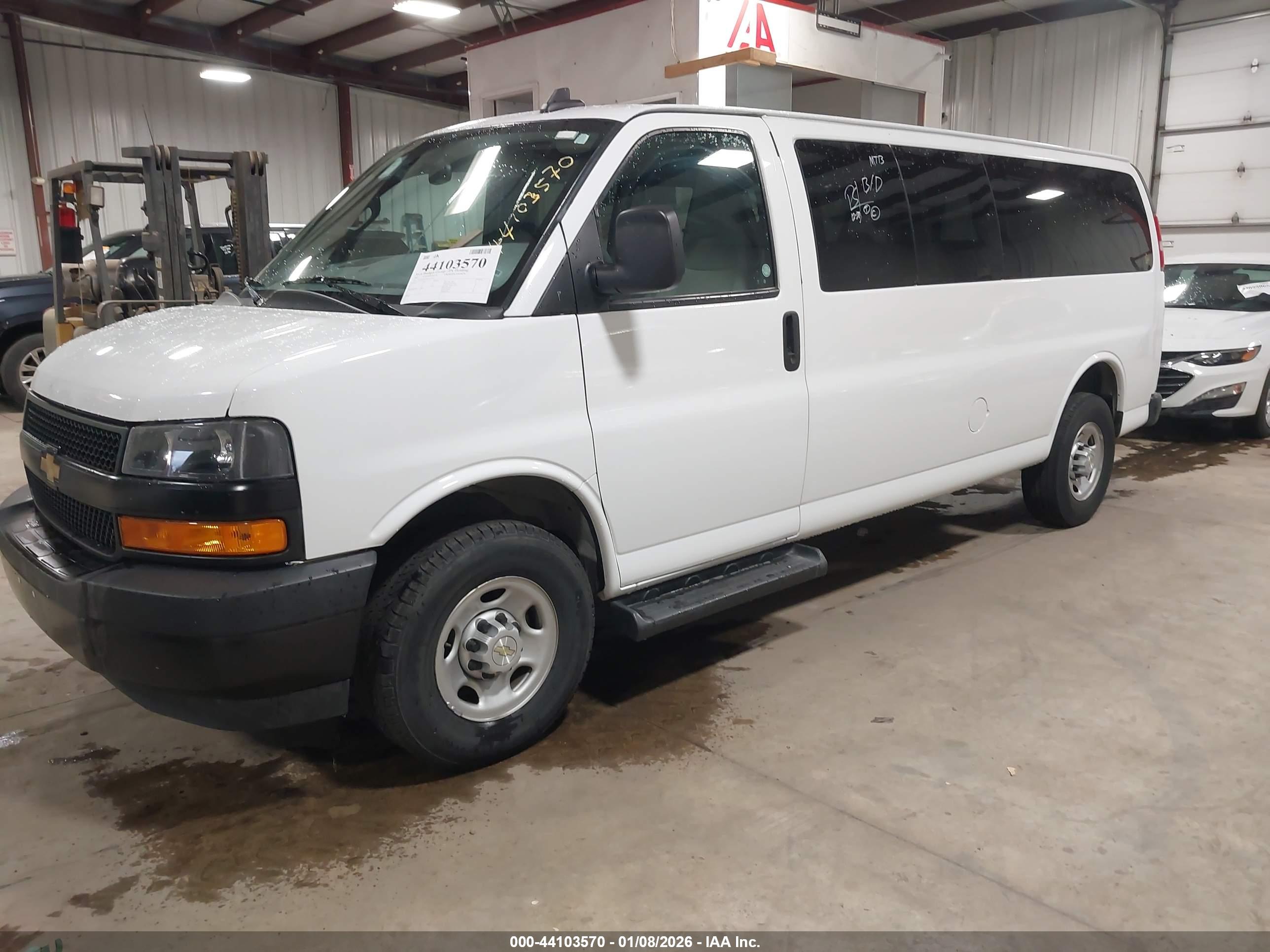 CHEVROLET EXPRESS image 2