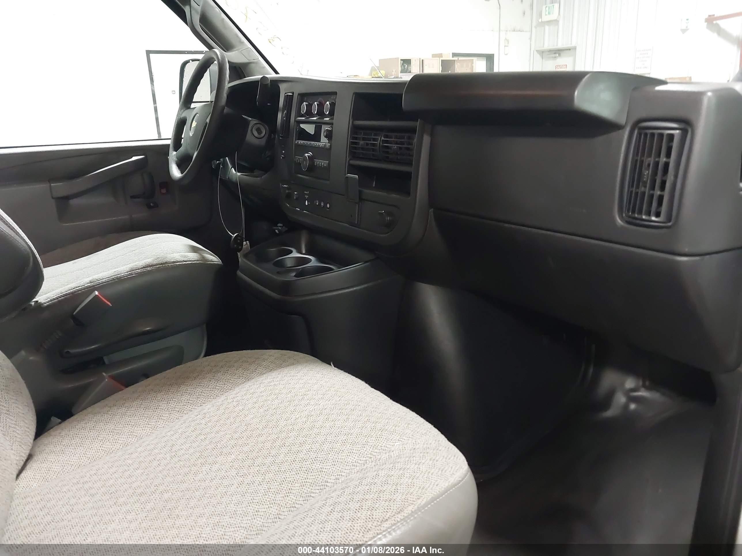 CHEVROLET EXPRESS image 5
