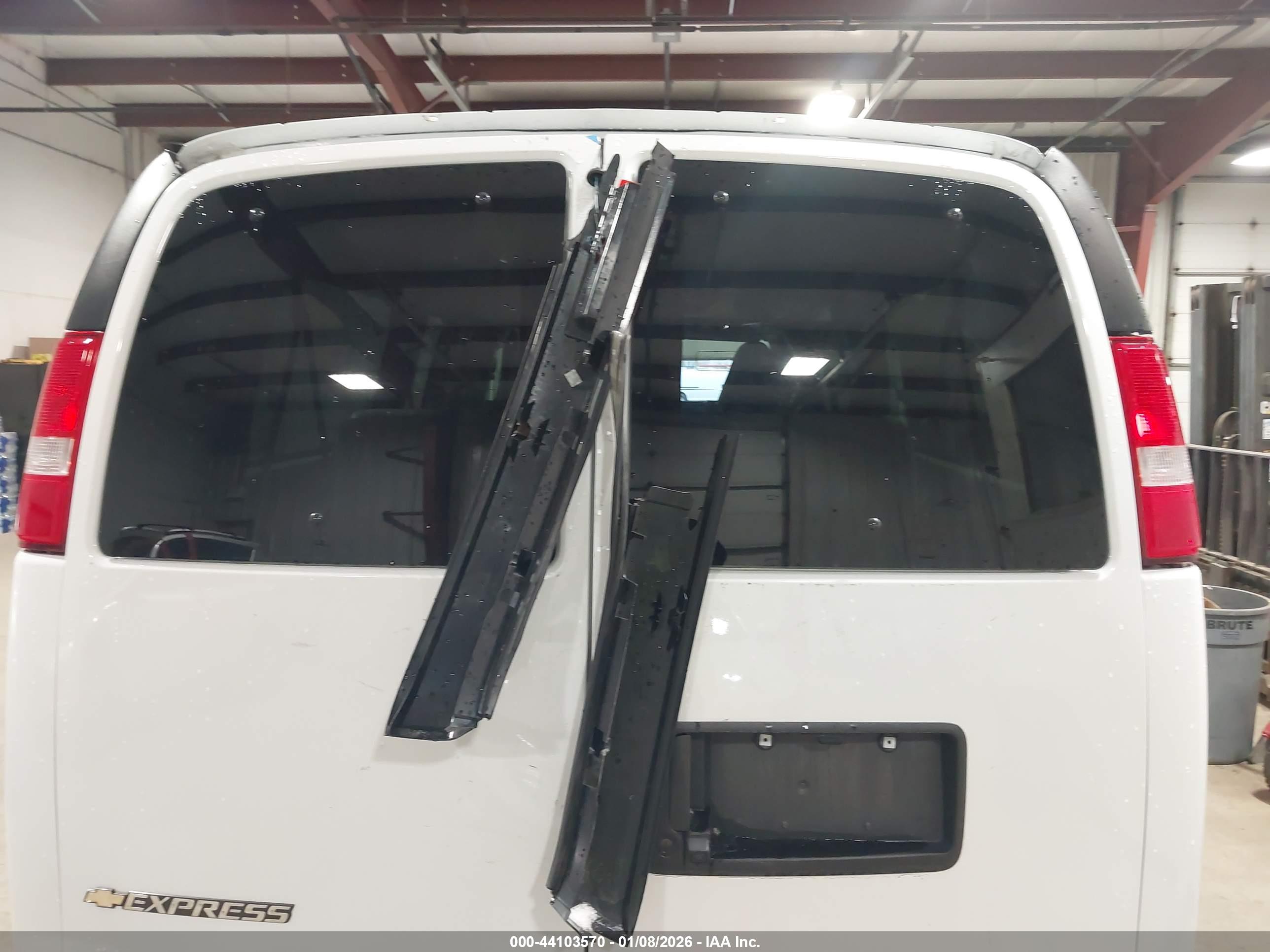 CHEVROLET EXPRESS image 6