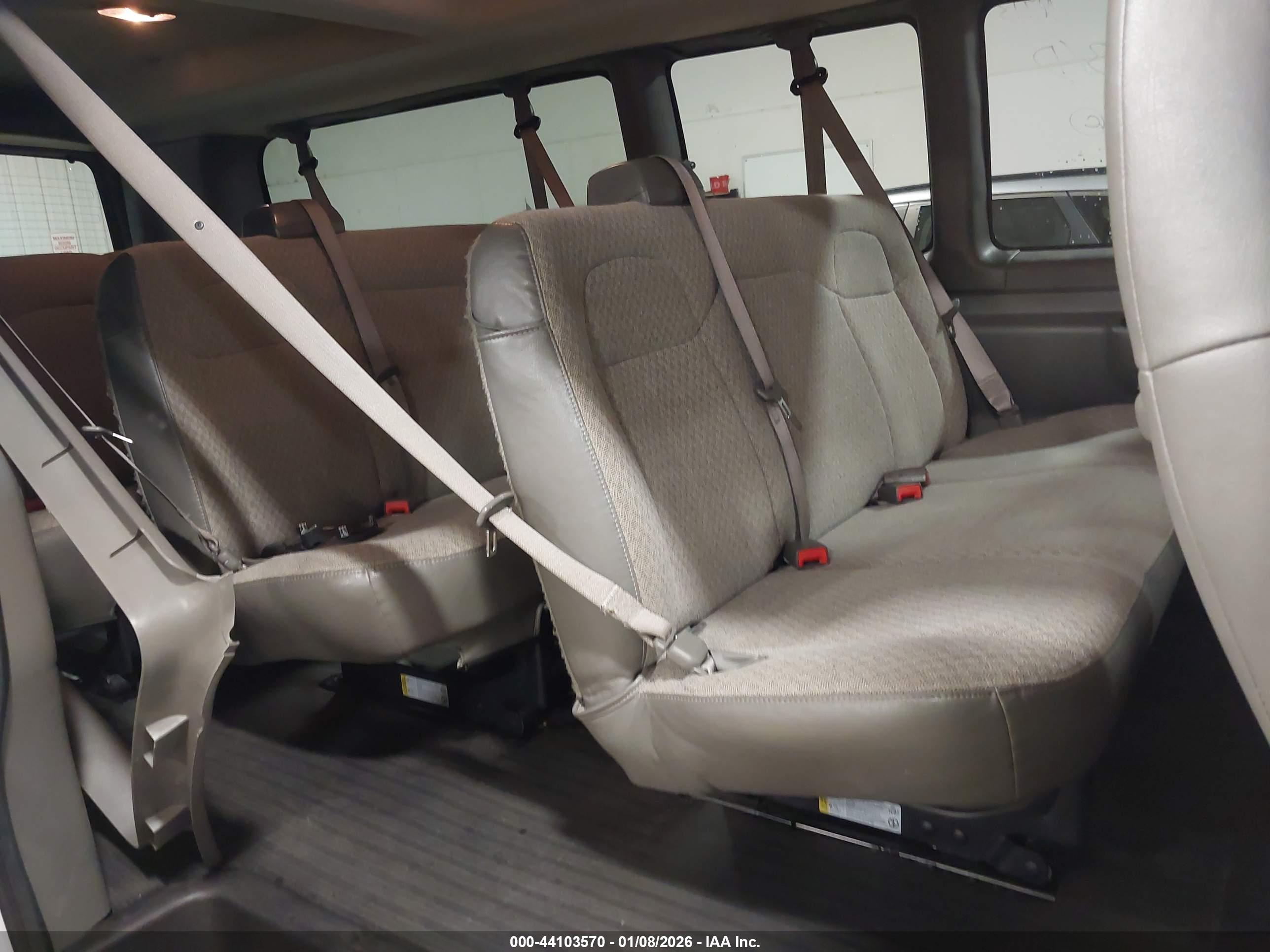 CHEVROLET EXPRESS image 8