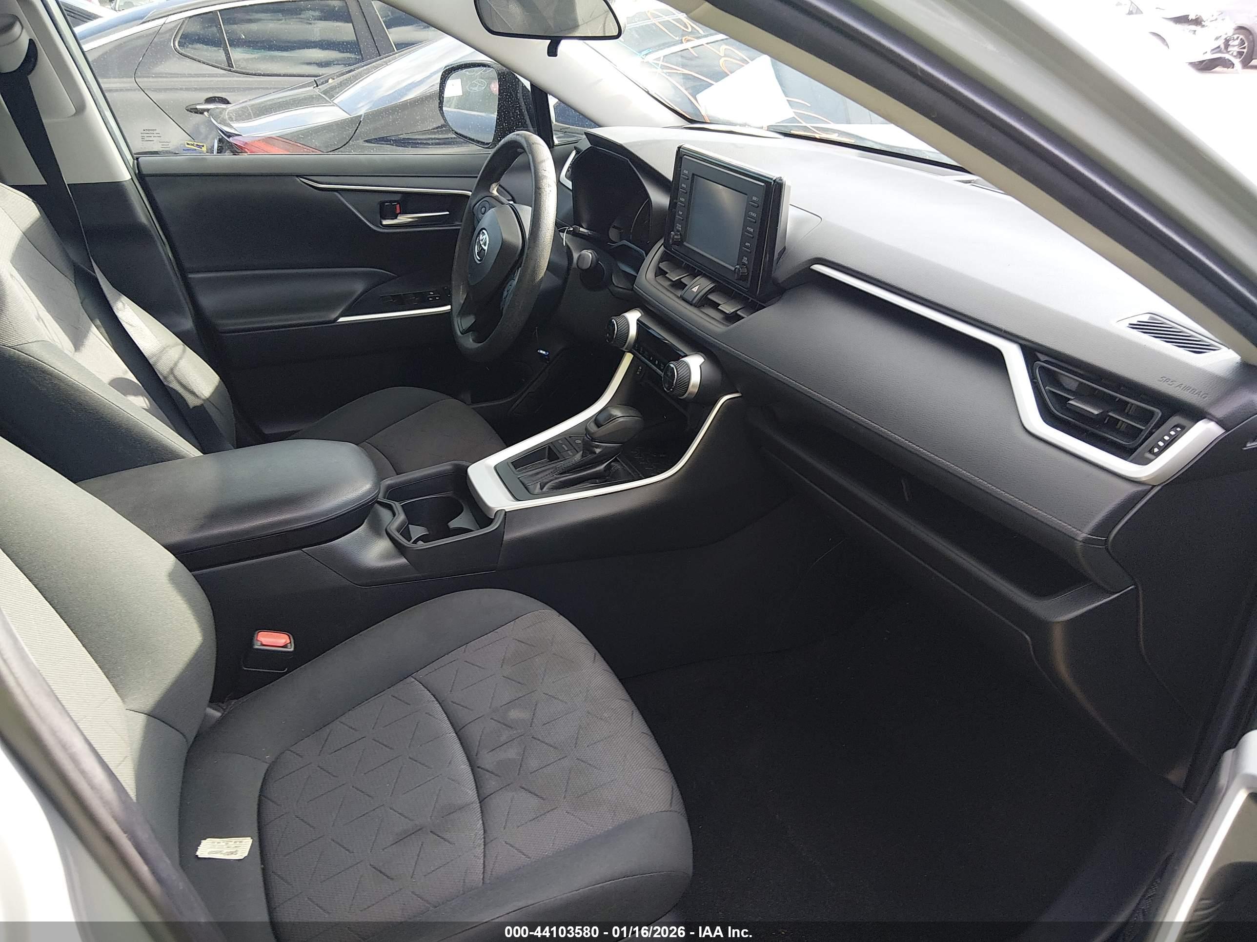 TOYOTA RAV4 image 5