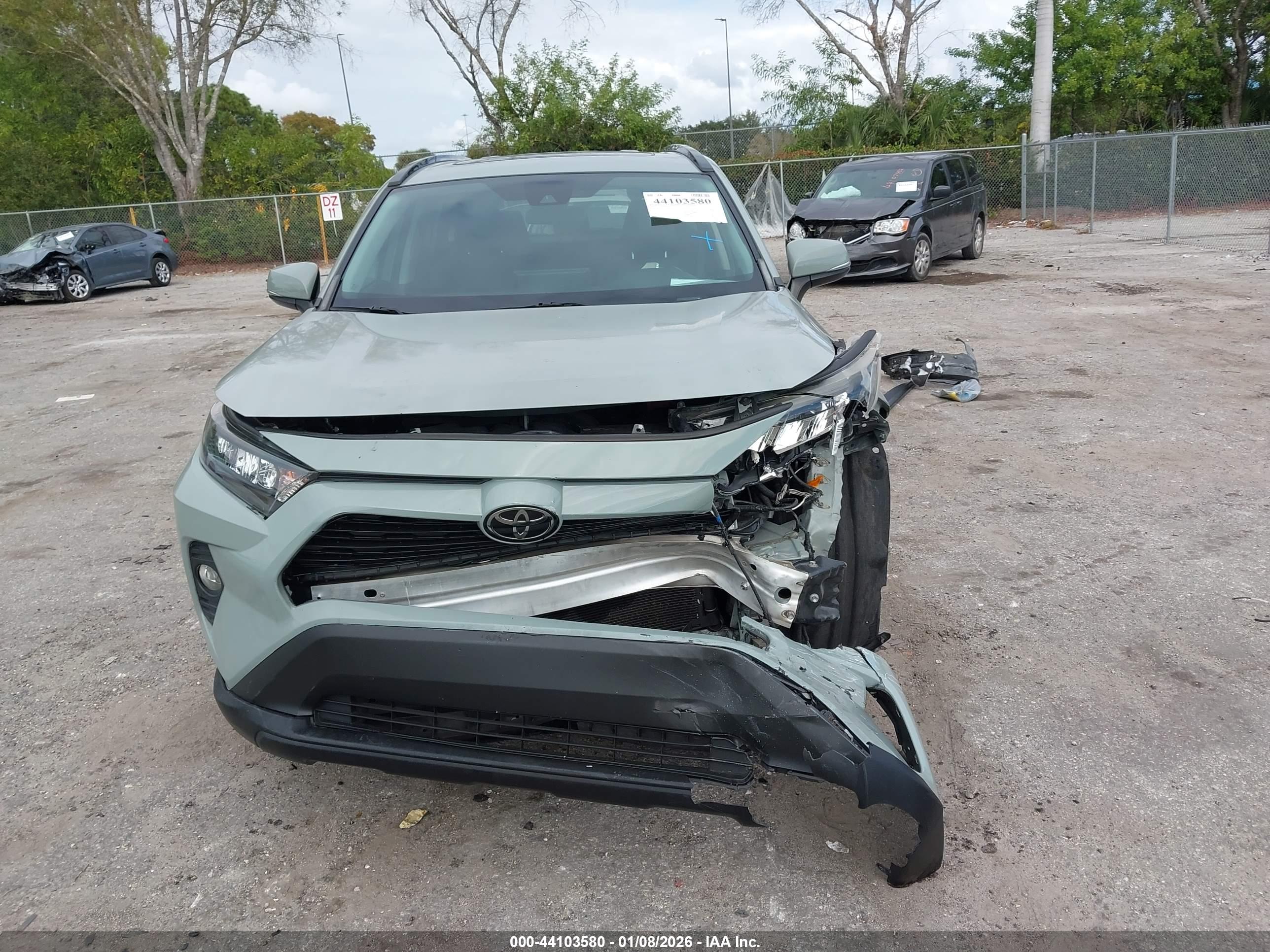 TOYOTA RAV4 image 6