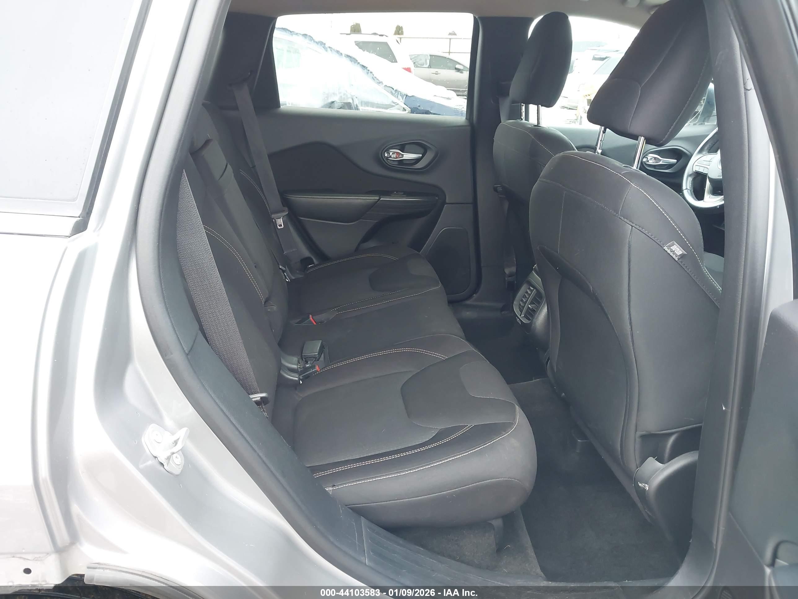 JEEP CHEROKEE image 8