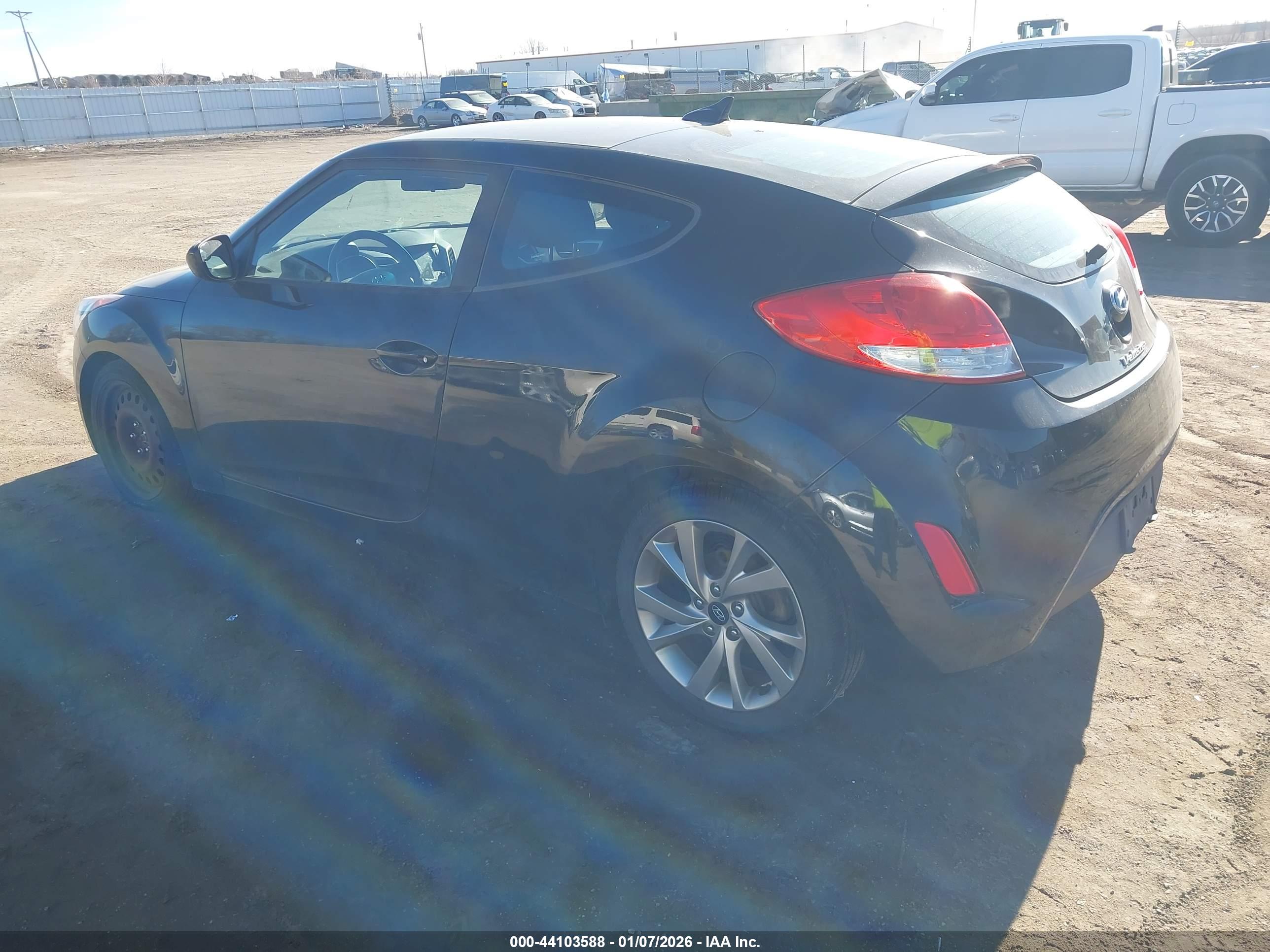 HYUNDAI VELOSTER image 3