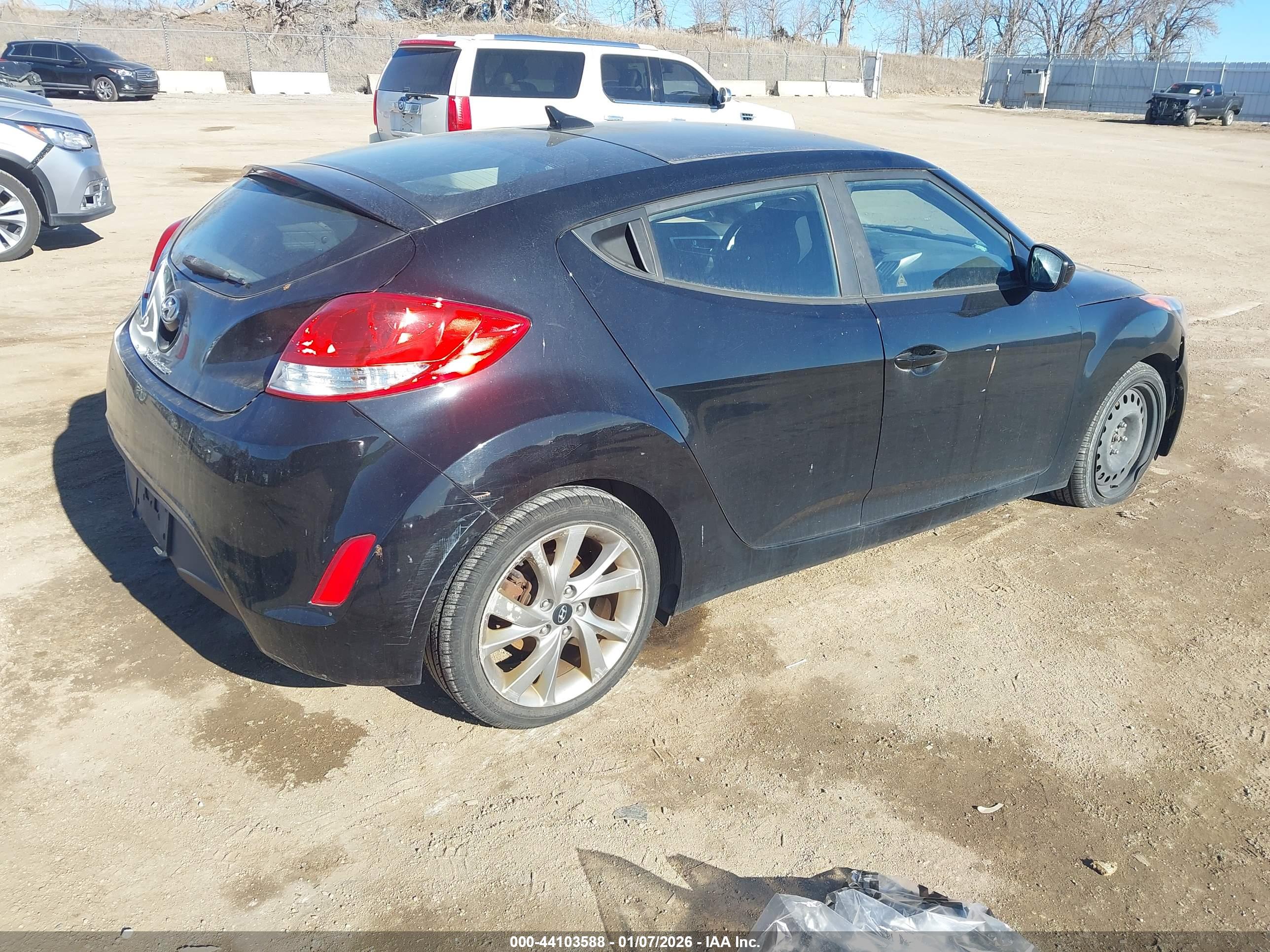 HYUNDAI VELOSTER image 4