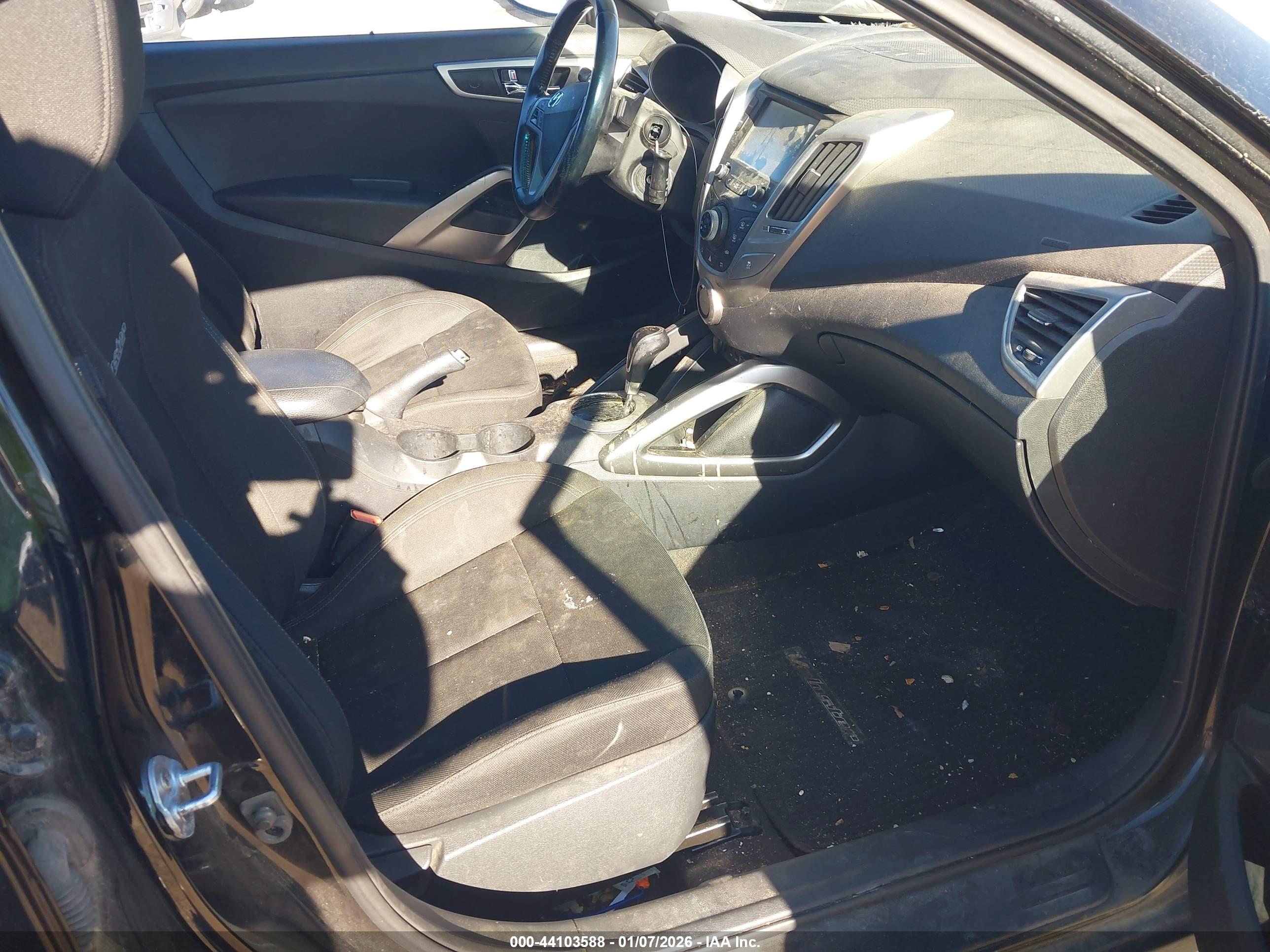 HYUNDAI VELOSTER image 5