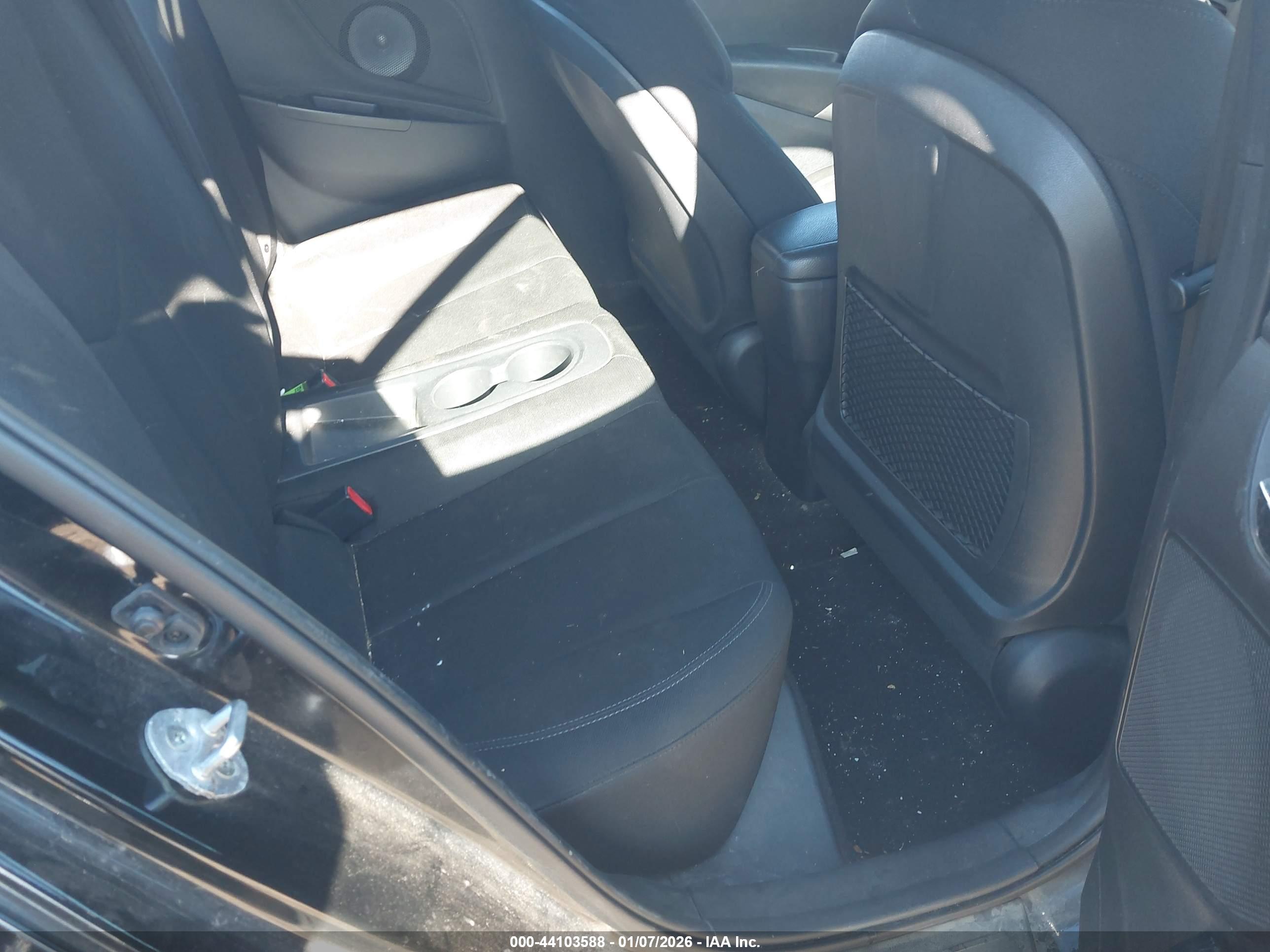 HYUNDAI VELOSTER image 8