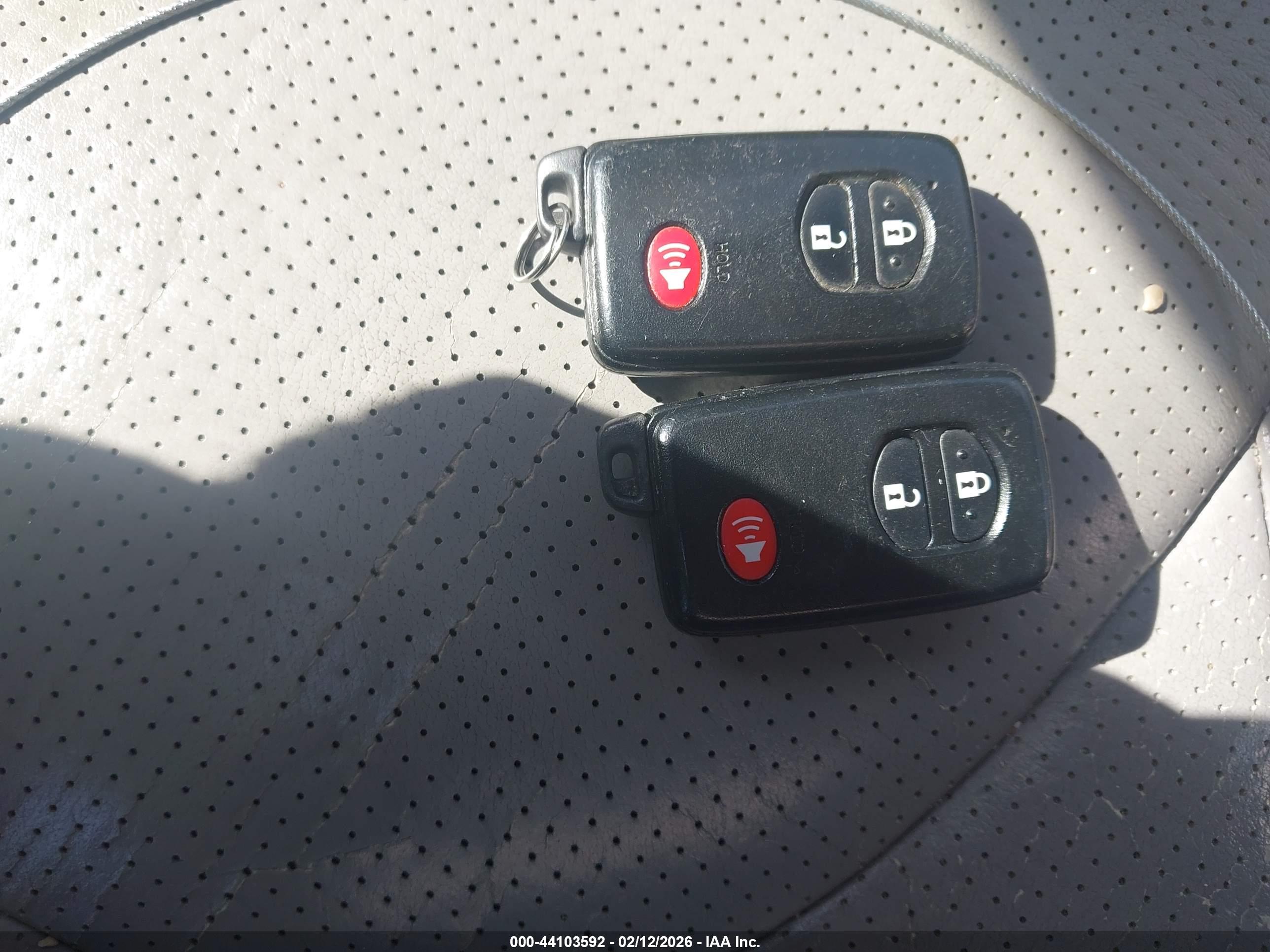 TOYOTA RAV4 image 11