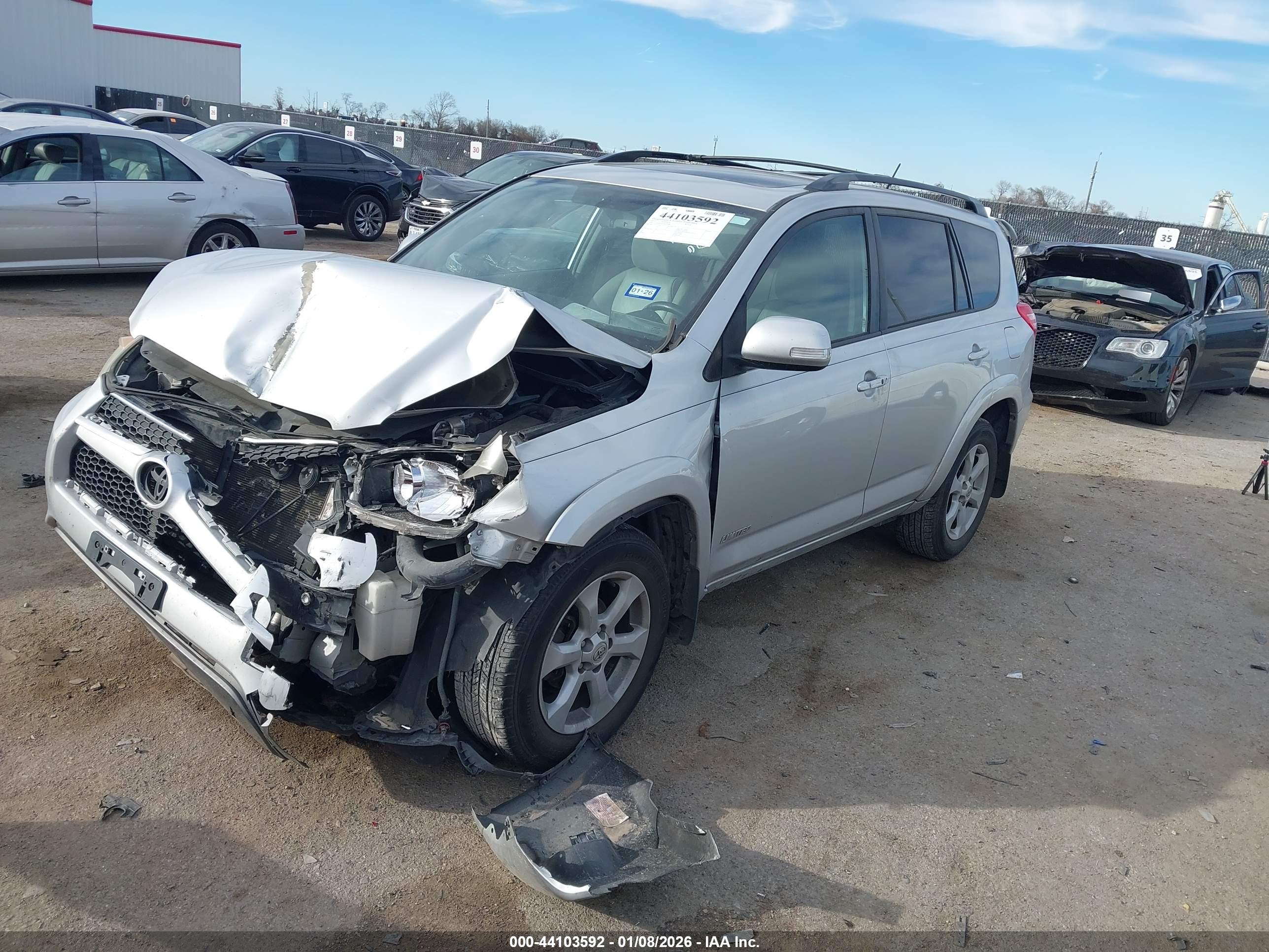 TOYOTA RAV4 image 2