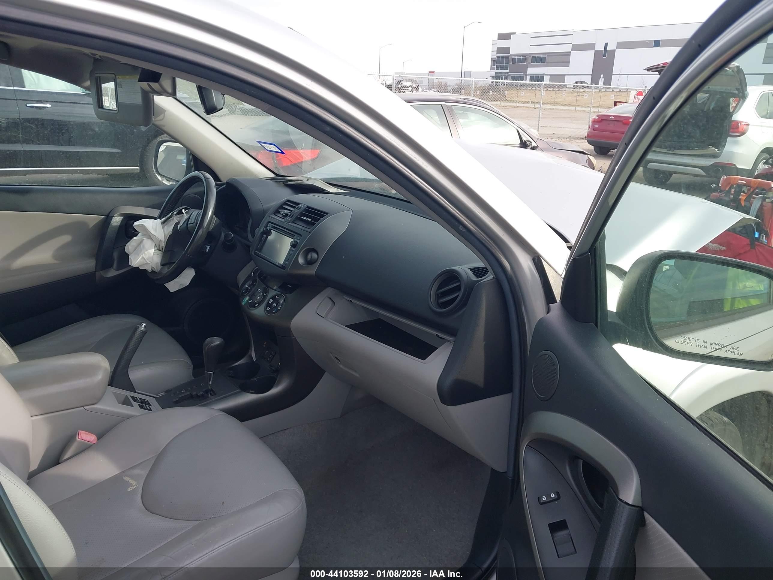 TOYOTA RAV4 image 5