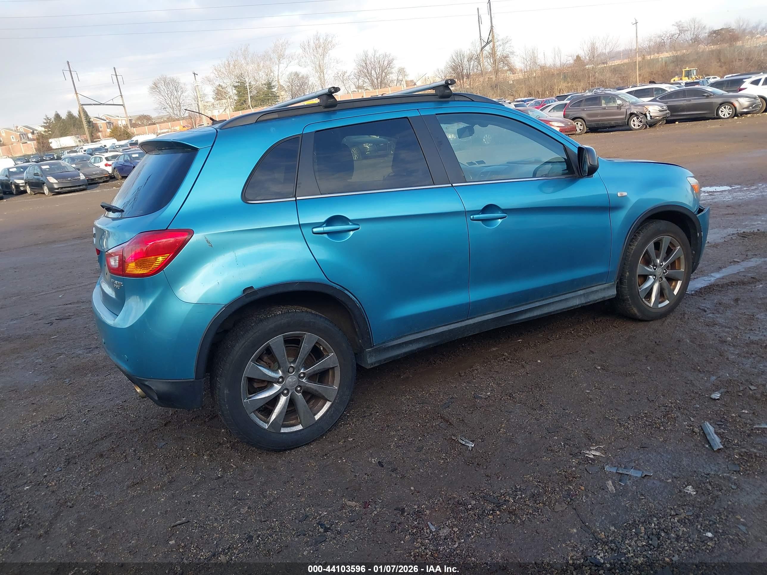 MITSUBISHI OUTLANDER image 4