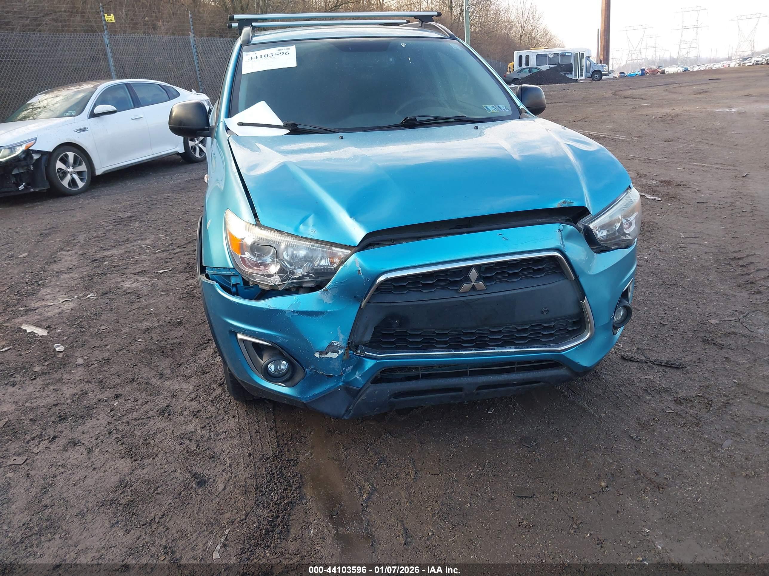 MITSUBISHI OUTLANDER image 6