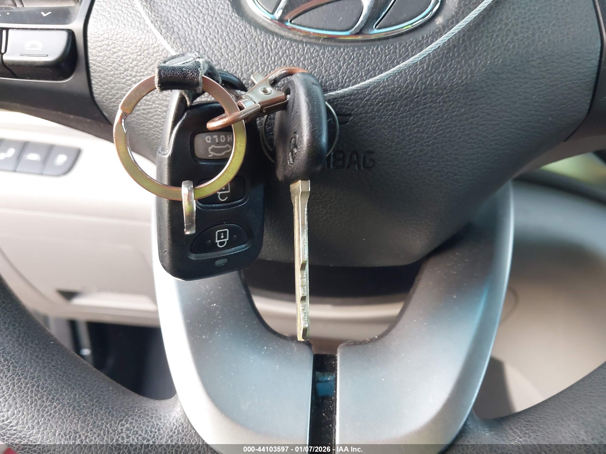 HYUNDAI ELANTRA image 11