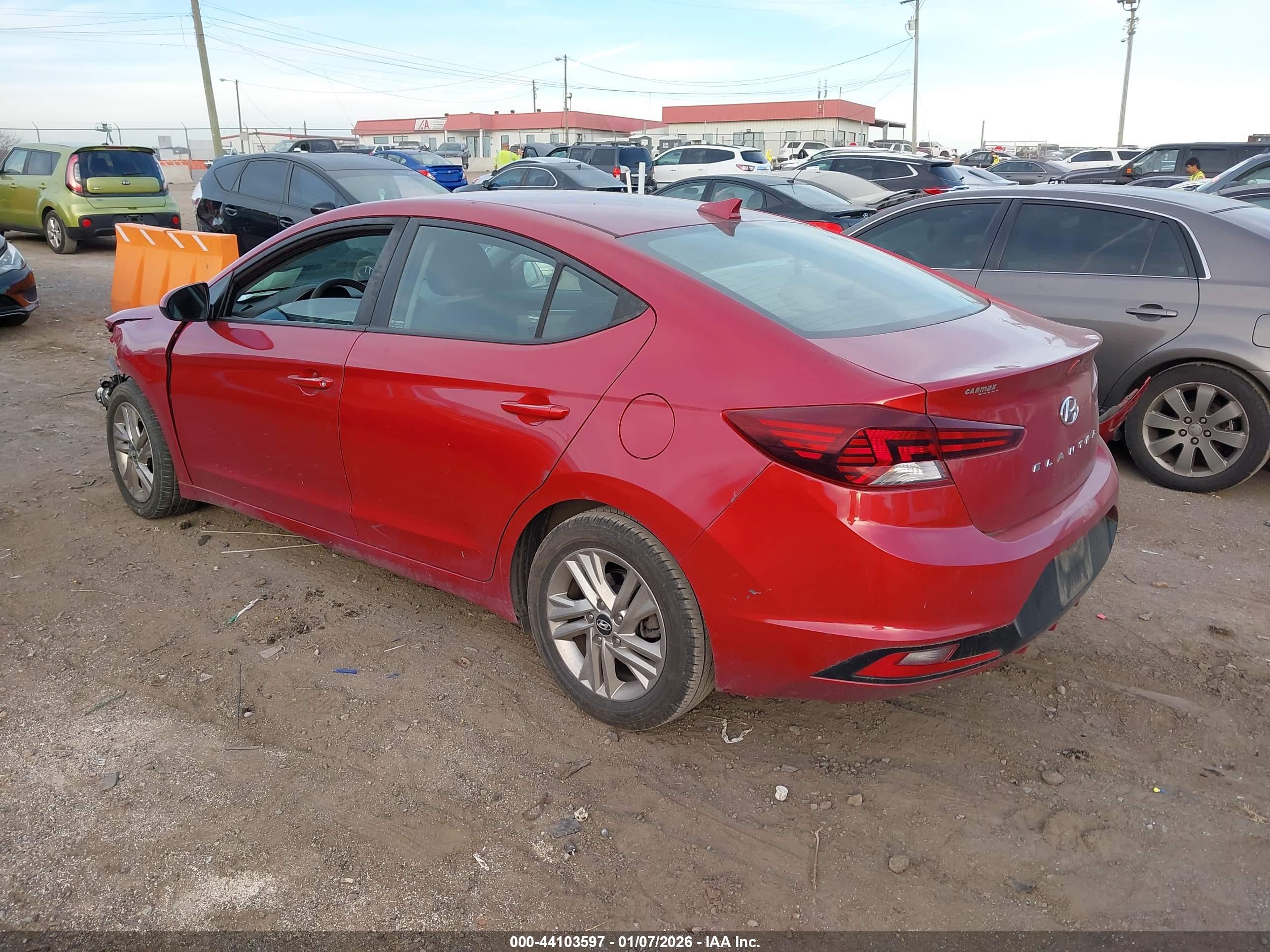 HYUNDAI ELANTRA image 3