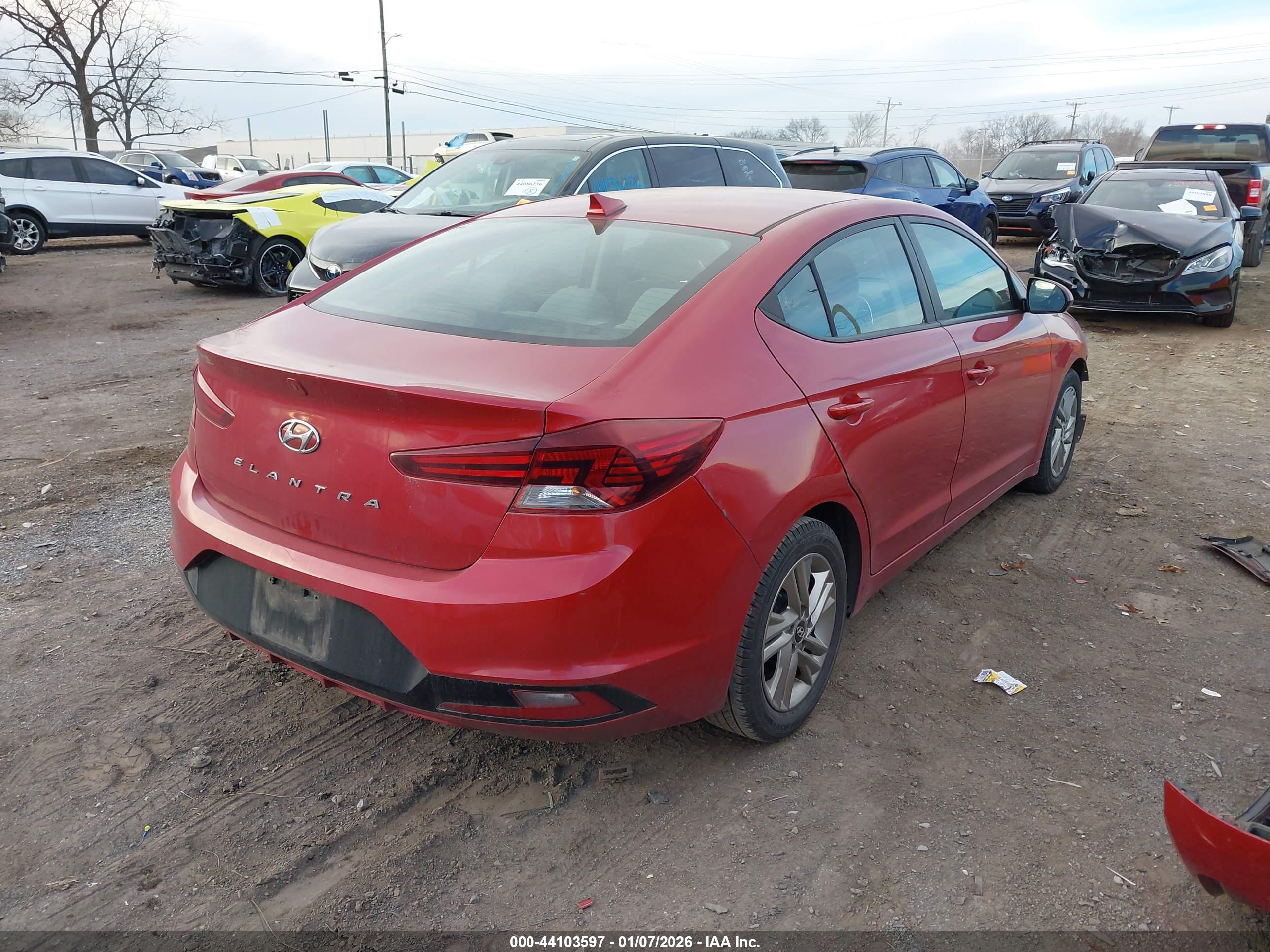HYUNDAI ELANTRA image 4