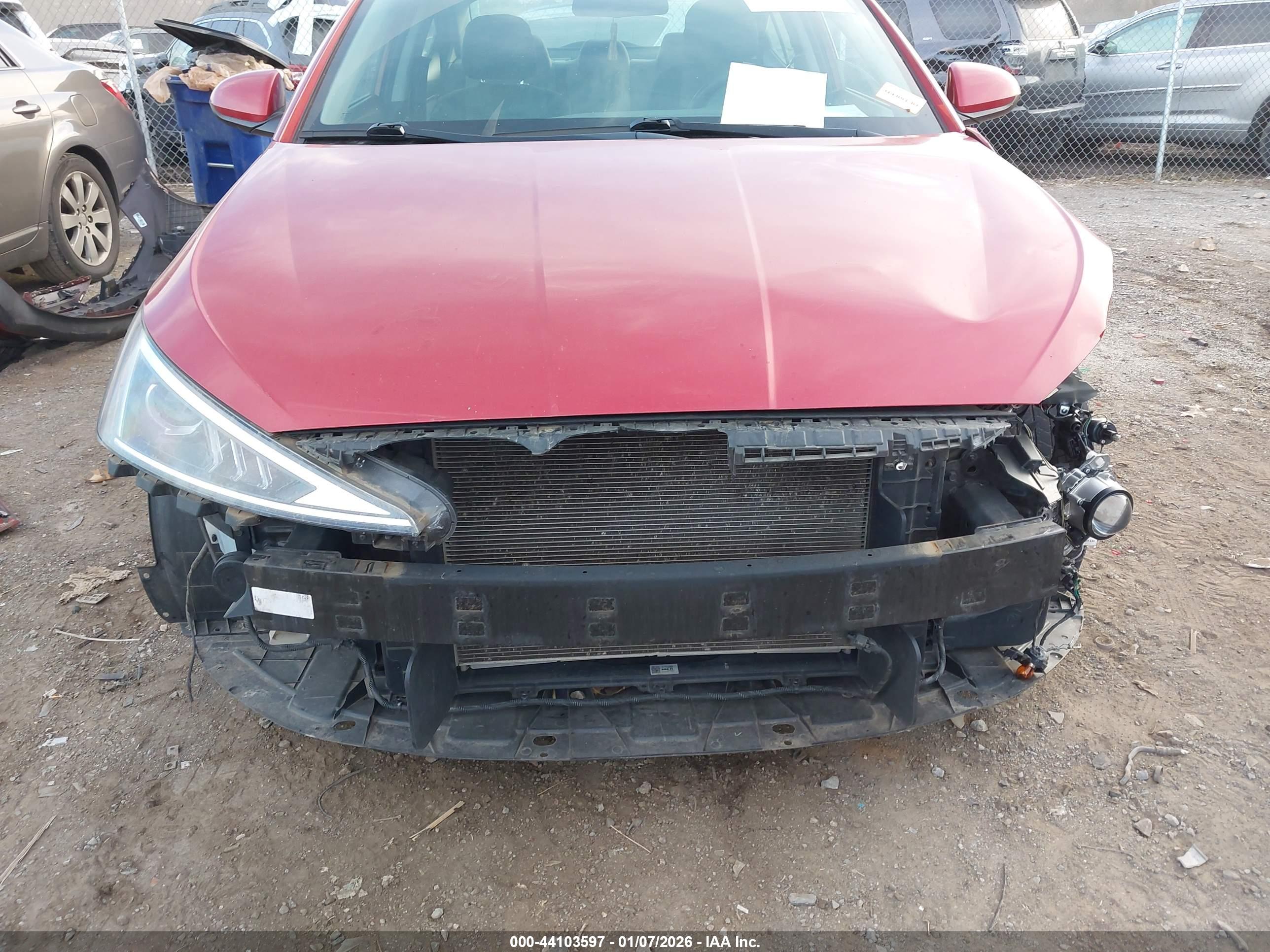 HYUNDAI ELANTRA image 6