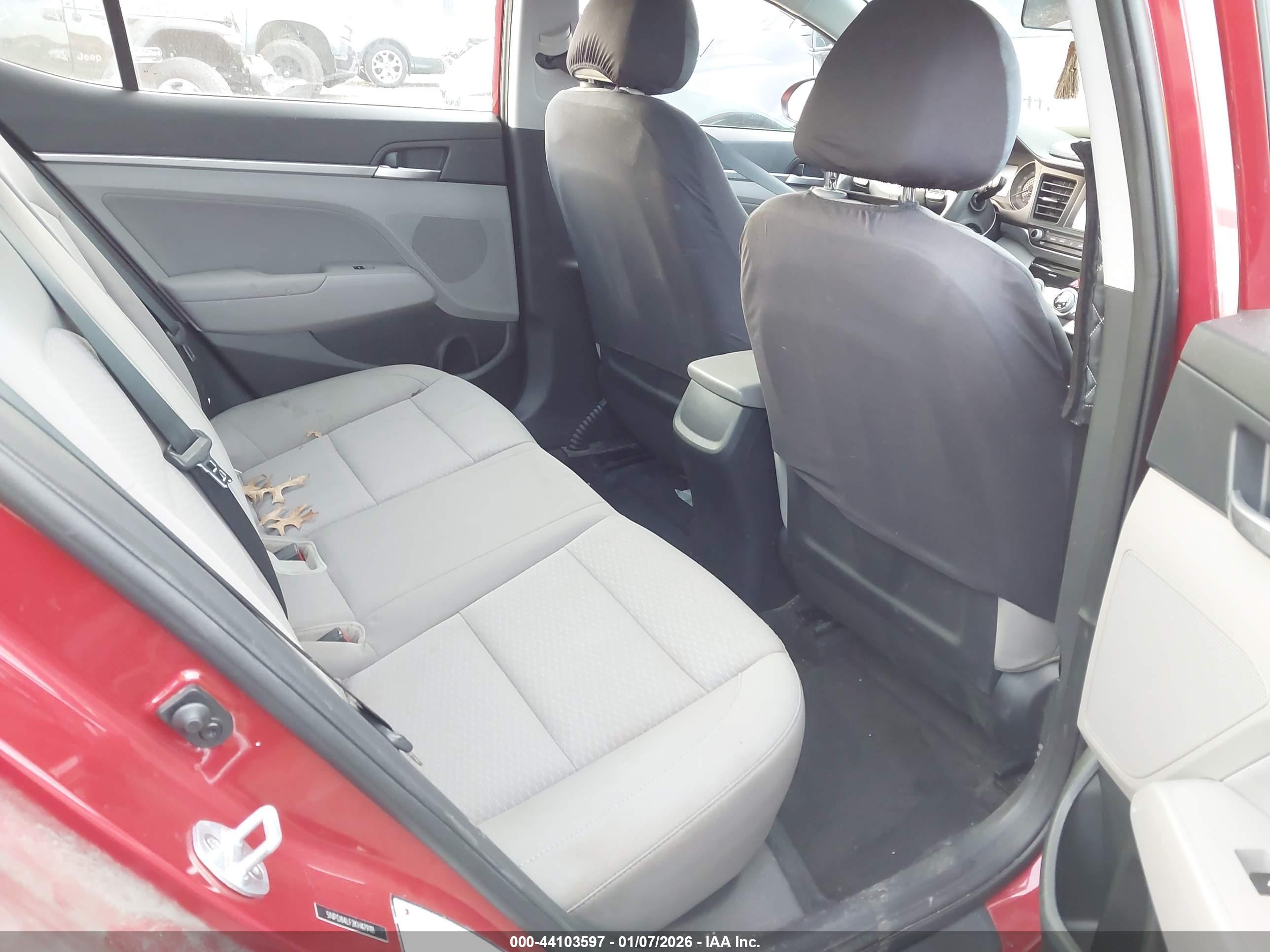 HYUNDAI ELANTRA image 8