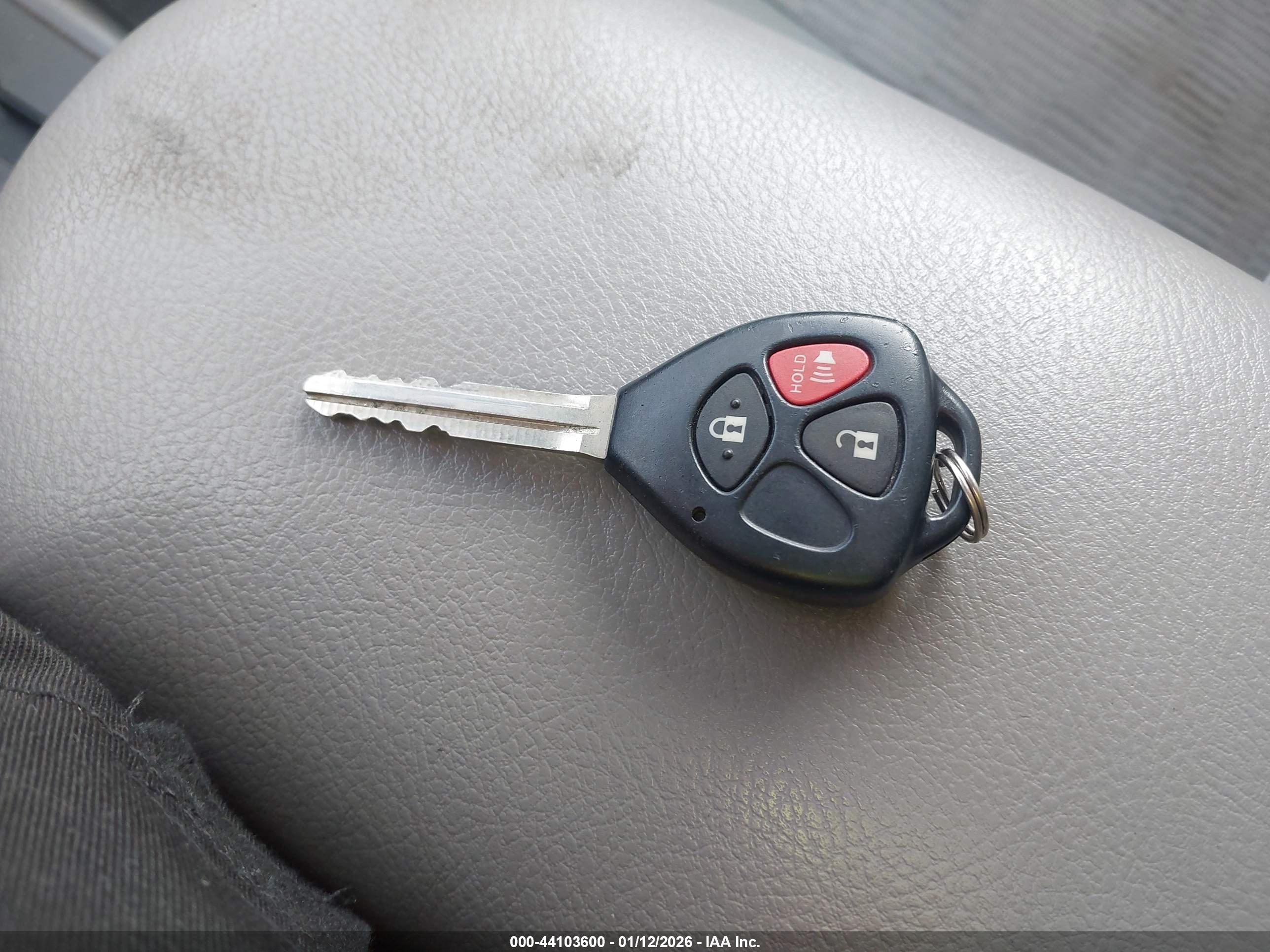 TOYOTA RAV4 image 11