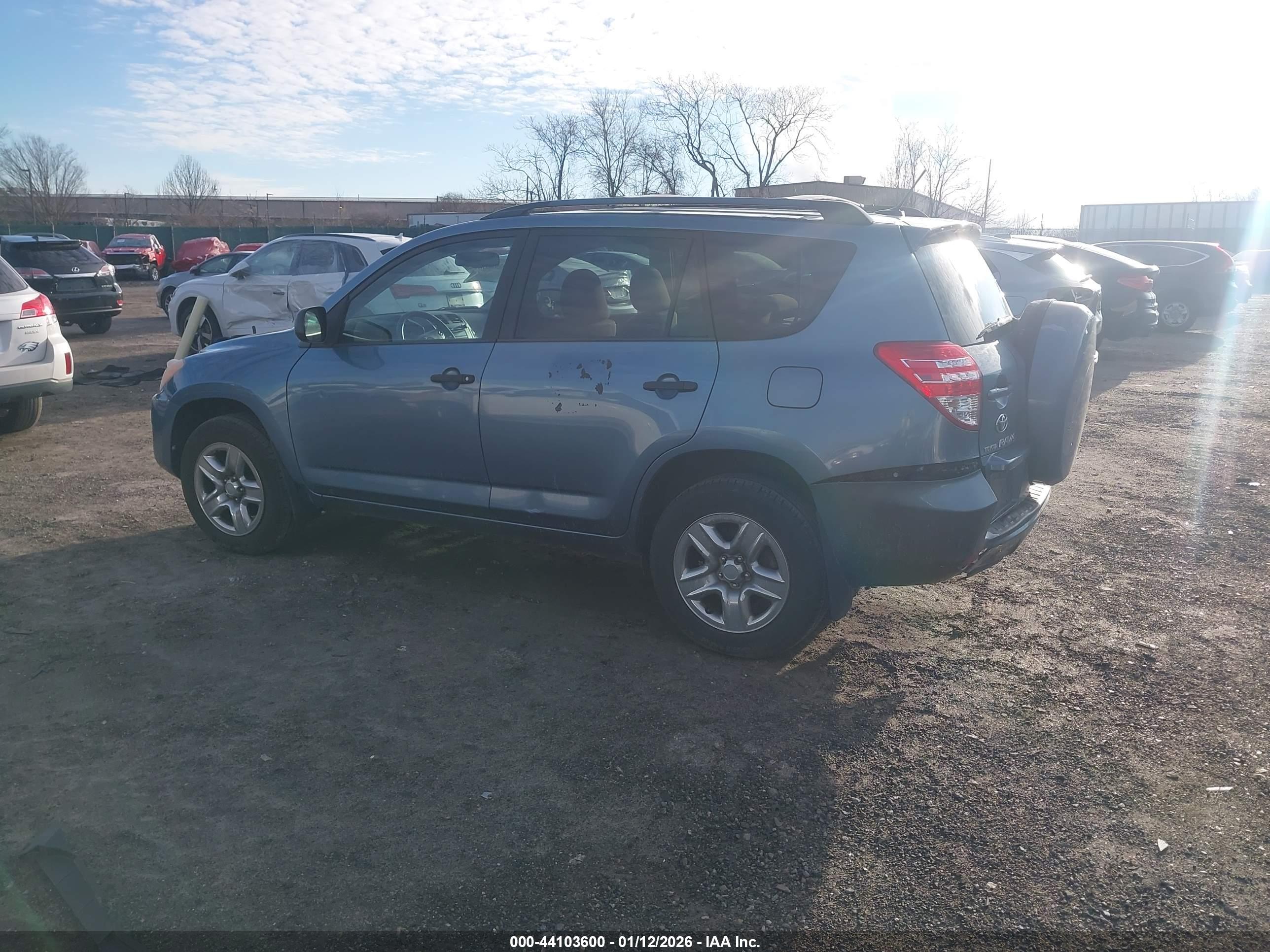 TOYOTA RAV4 image 3