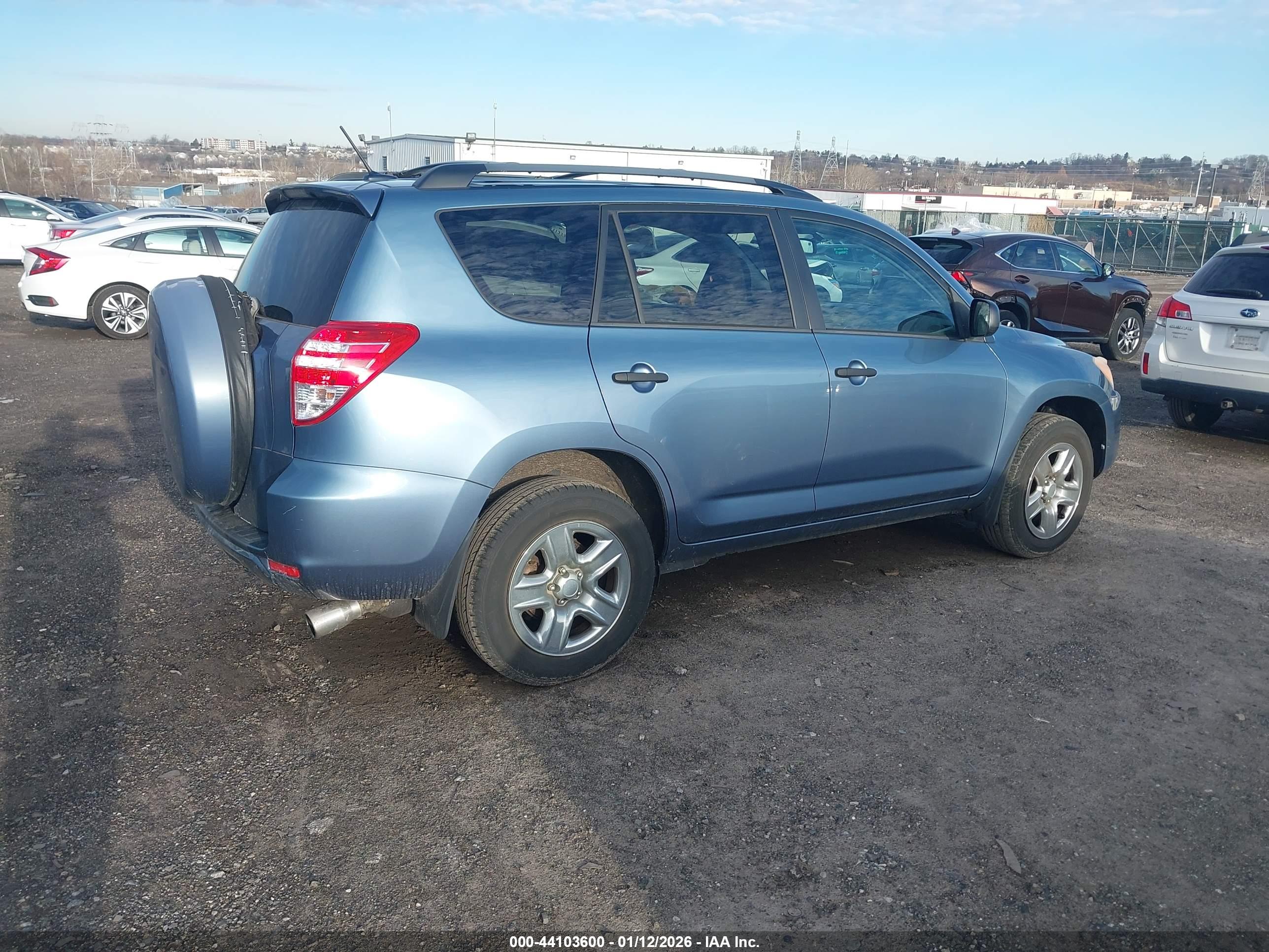 TOYOTA RAV4 image 4