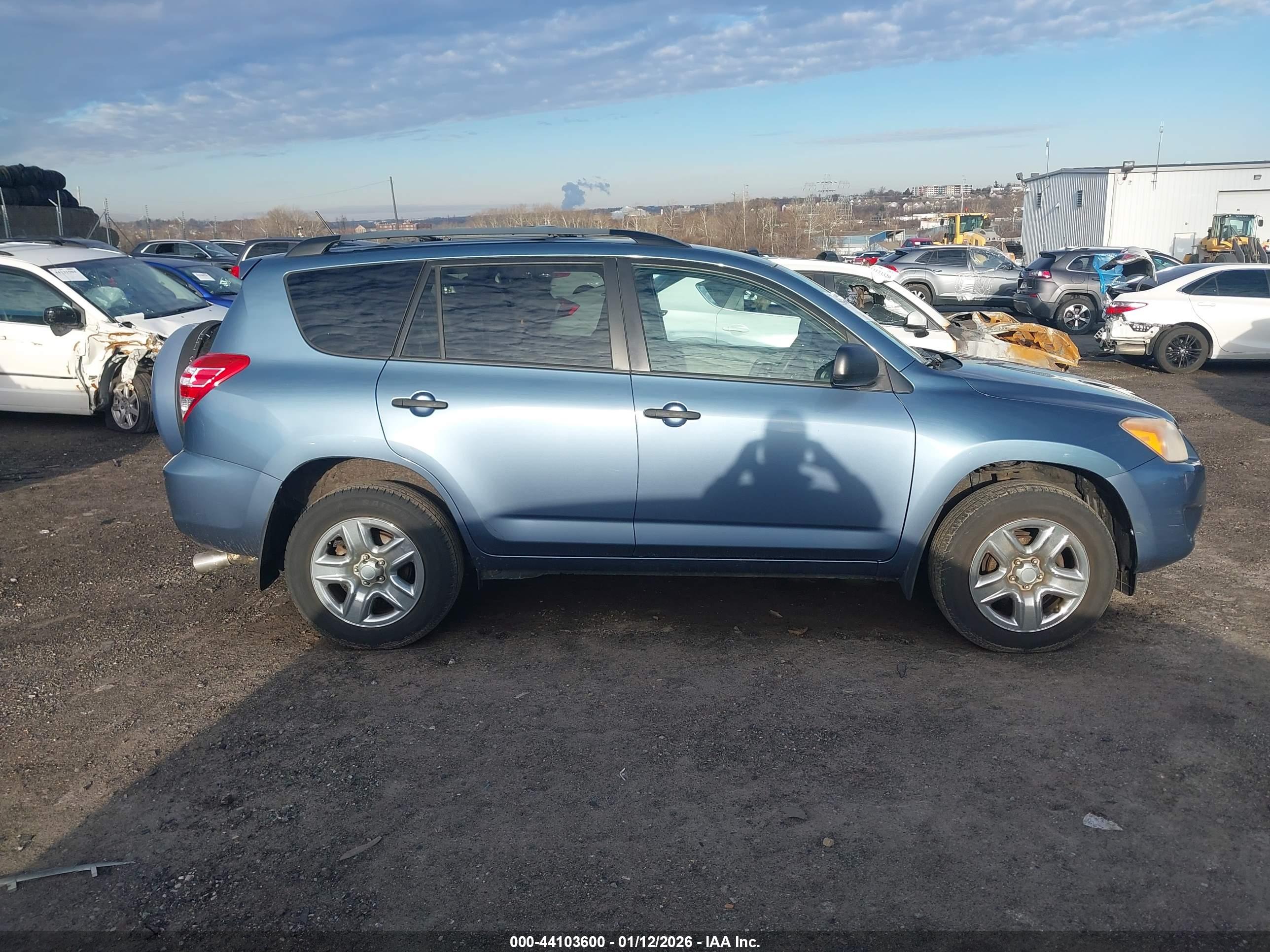 TOYOTA RAV4 image 5