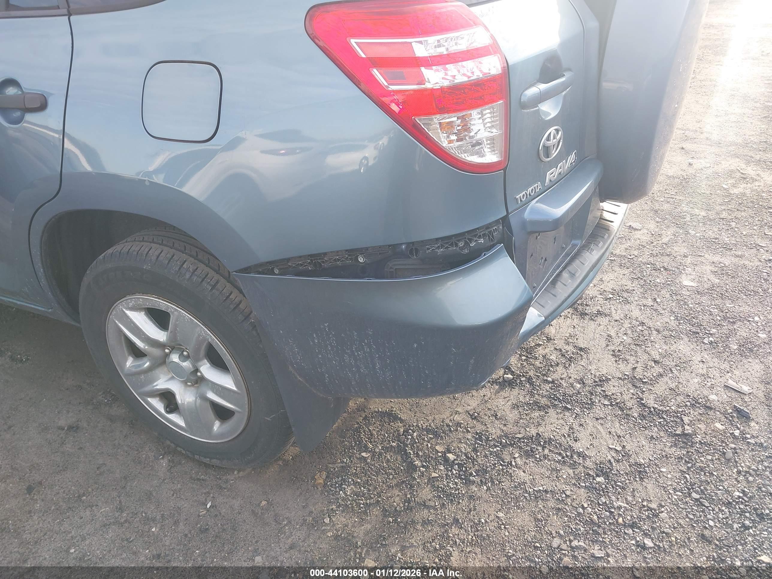 TOYOTA RAV4 image 6