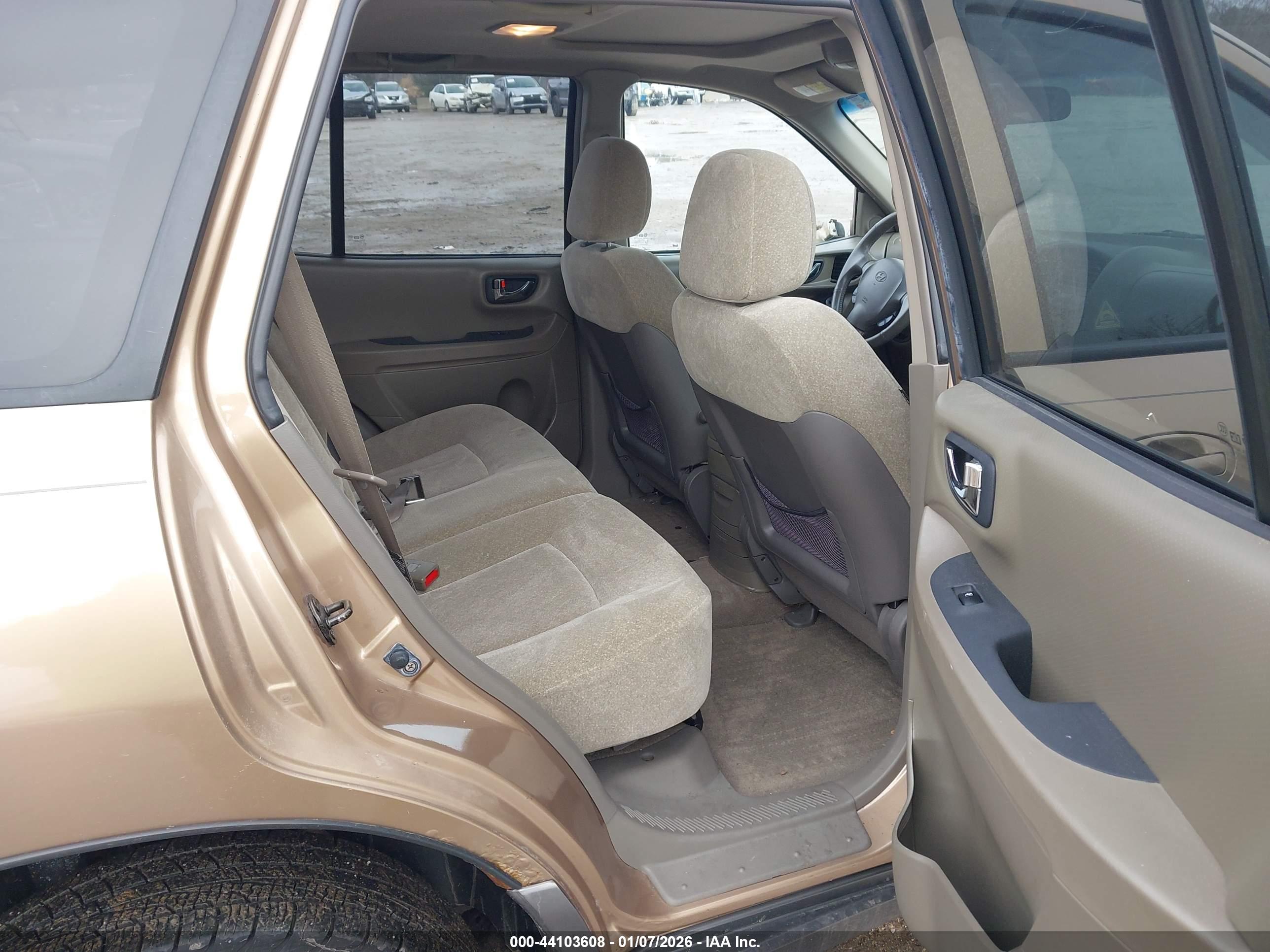 HYUNDAI SANTA image 8