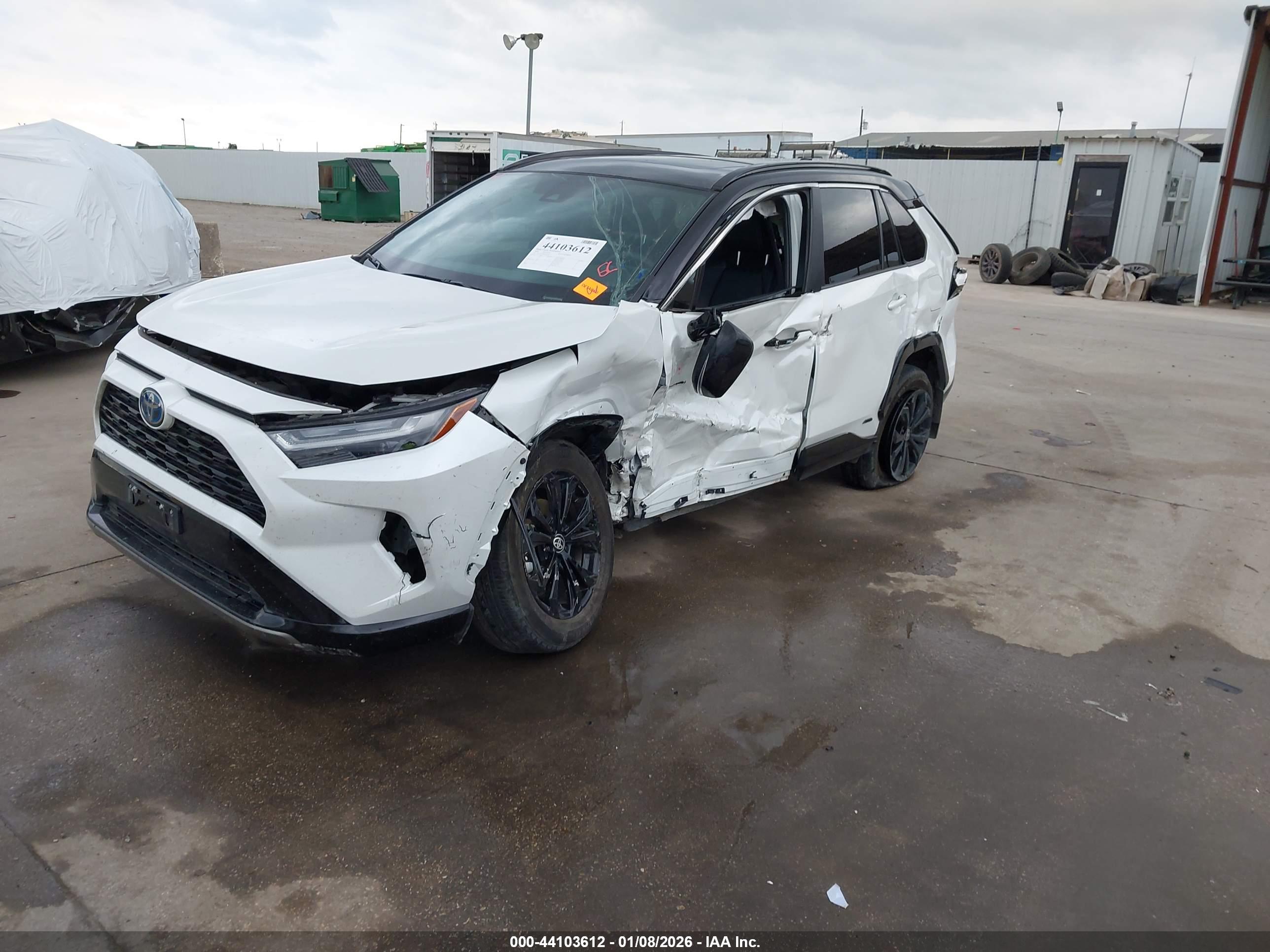 TOYOTA RAV4 image 2